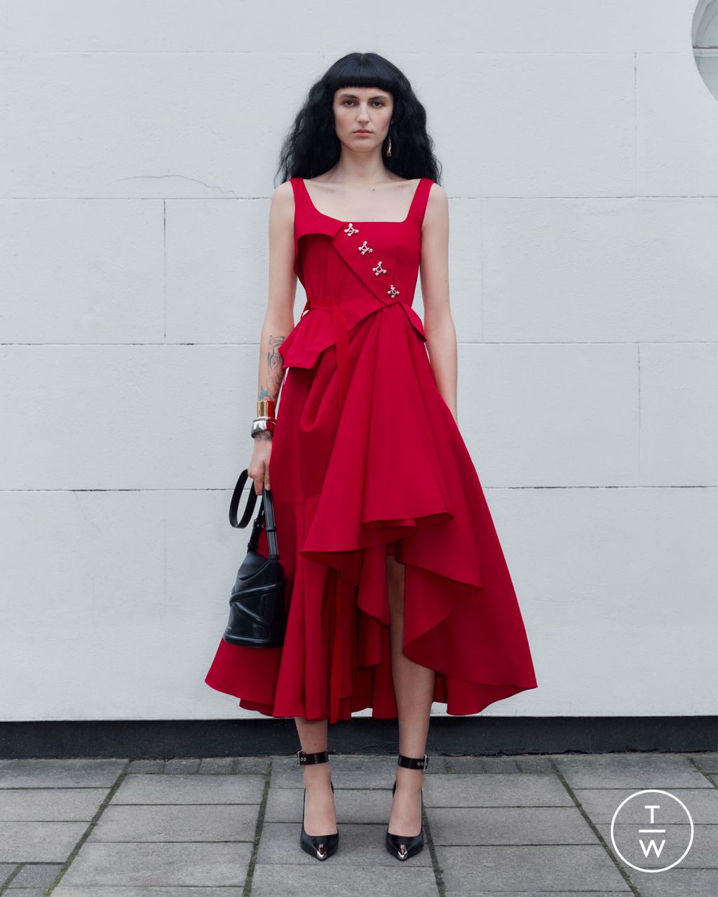 Fashion Week Paris Pre-Fall 2022 look 8 from the Alexander McQueen collection womenswear