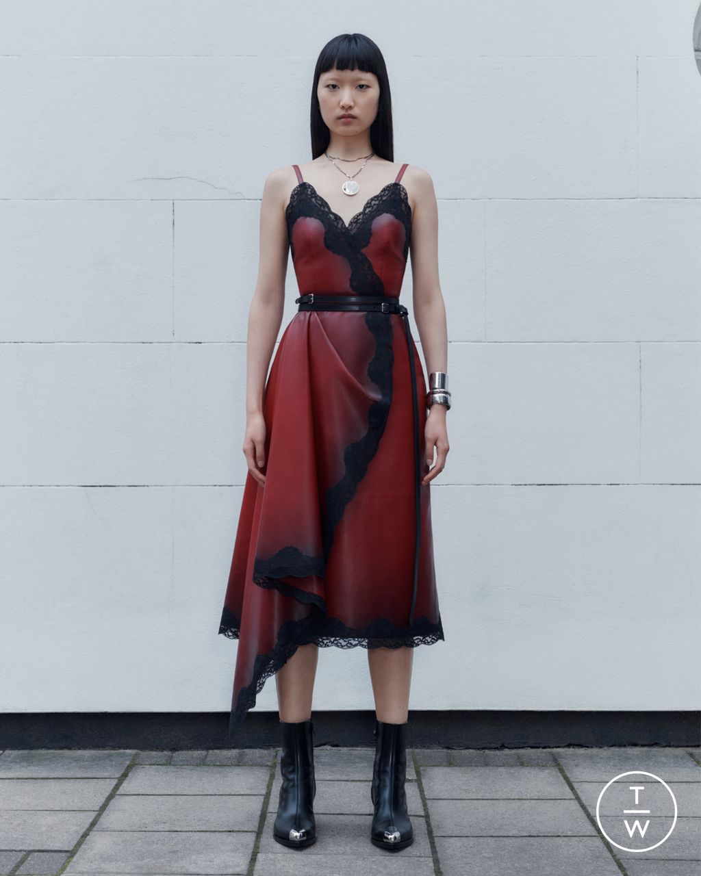 Fashion Week Paris Pre-Fall 2022 look 22 from the Alexander McQueen collection 女装