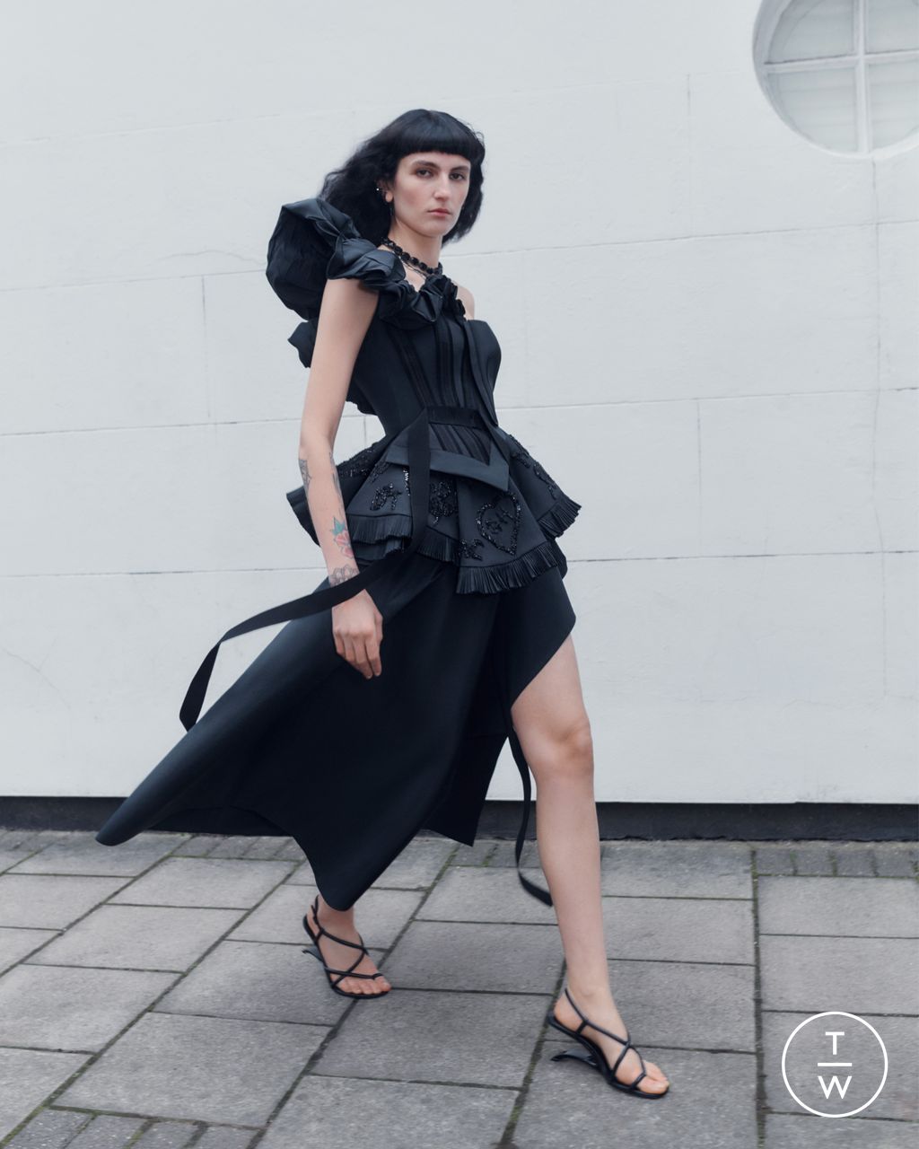 Fashion Week Paris Pre-Fall 2022 look 24 de la collection Alexander McQueen womenswear