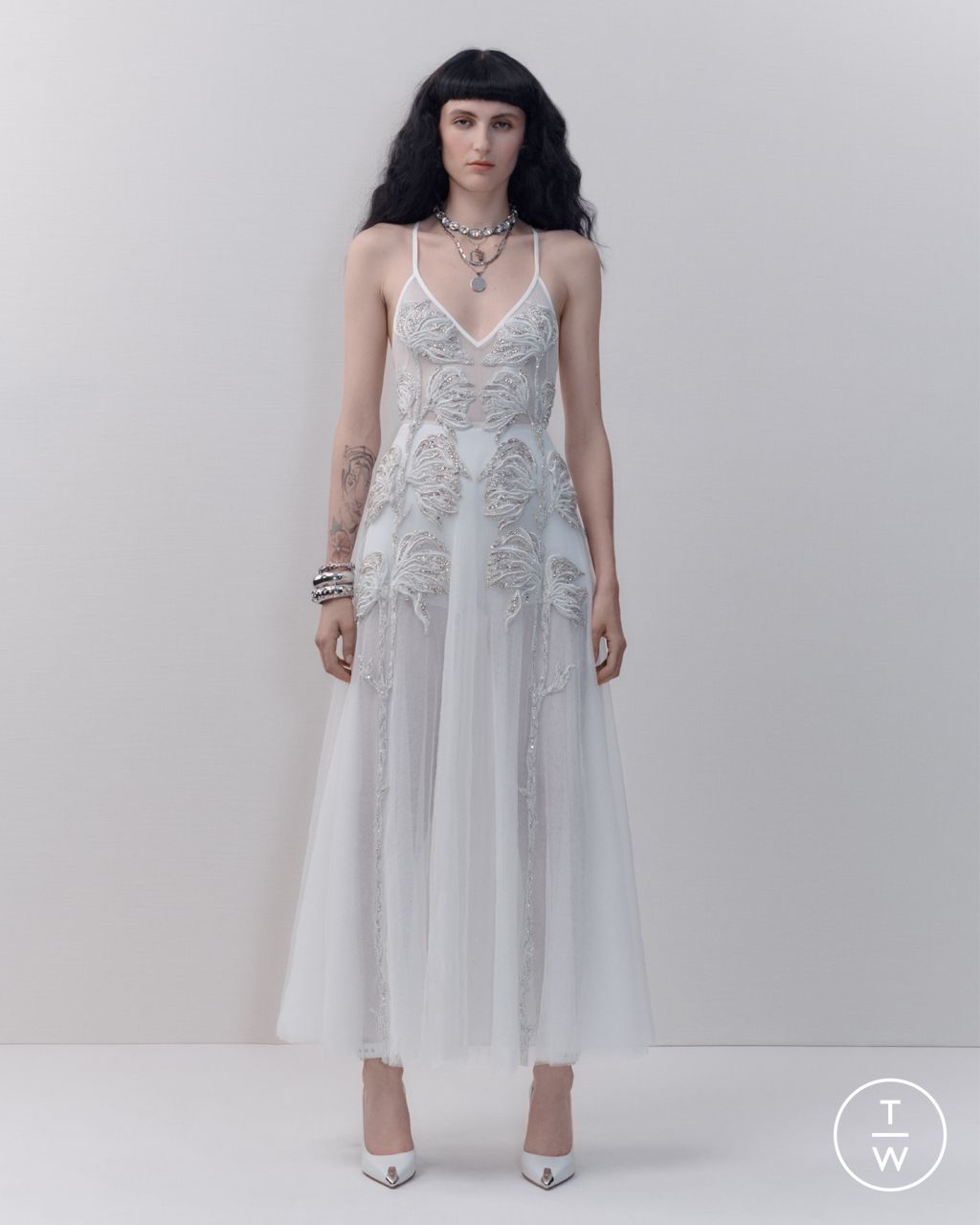 Fashion Week Paris Pre-Fall 2022 look 30 from the Alexander McQueen collection 女装