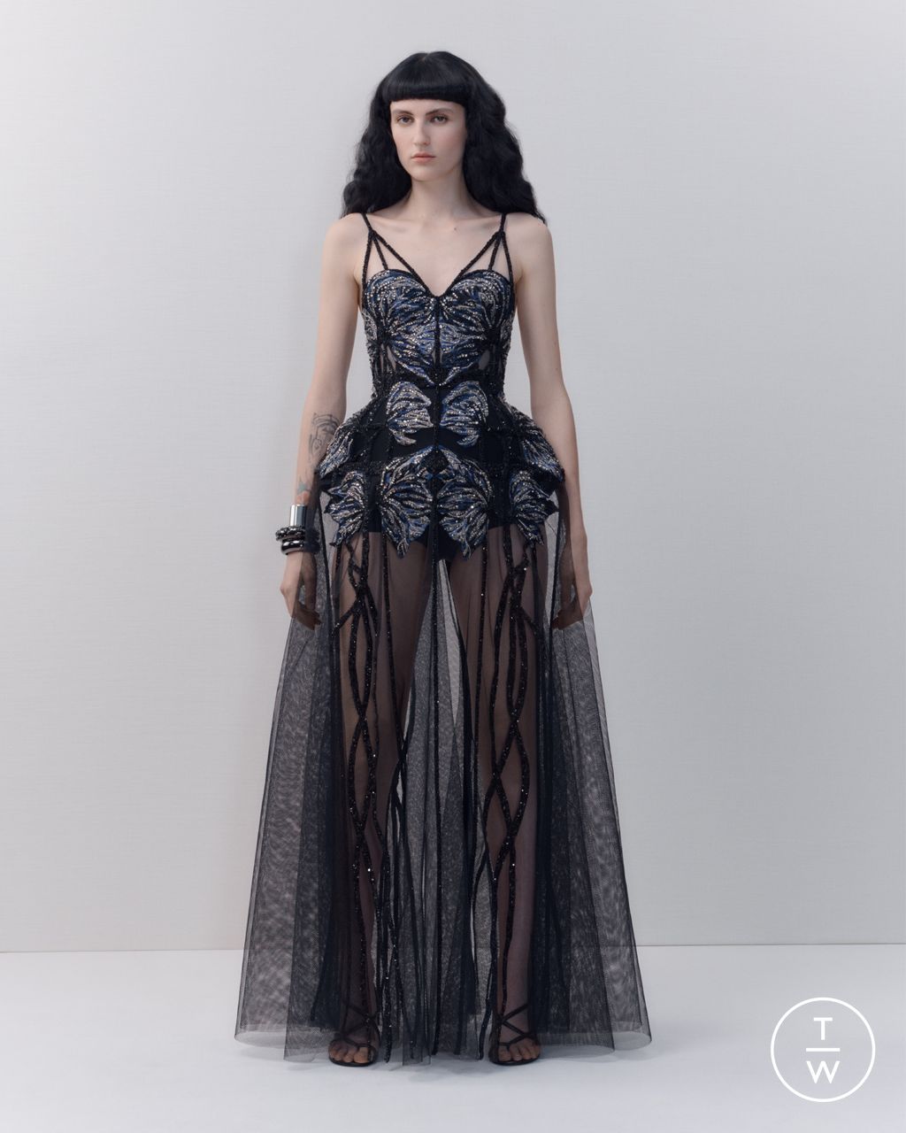 Fashion Week Paris Pre-Fall 2022 look 34 from the Alexander McQueen collection 女装