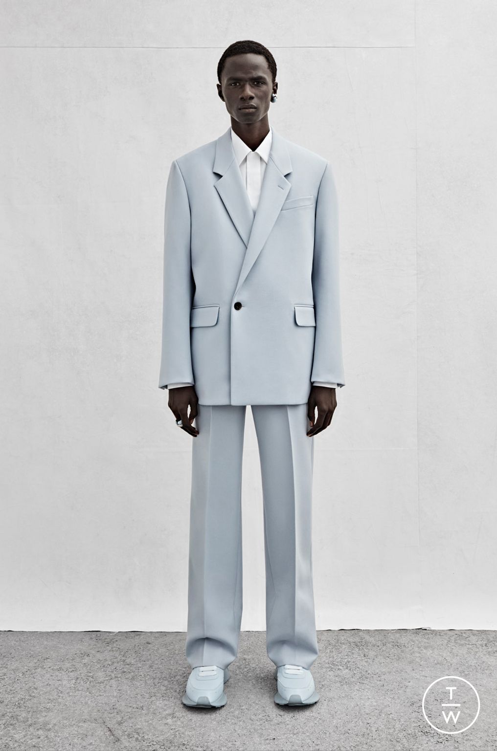 Fashion Week London Spring/Summer 2023 look 10 from the Alexander McQueen collection 男装