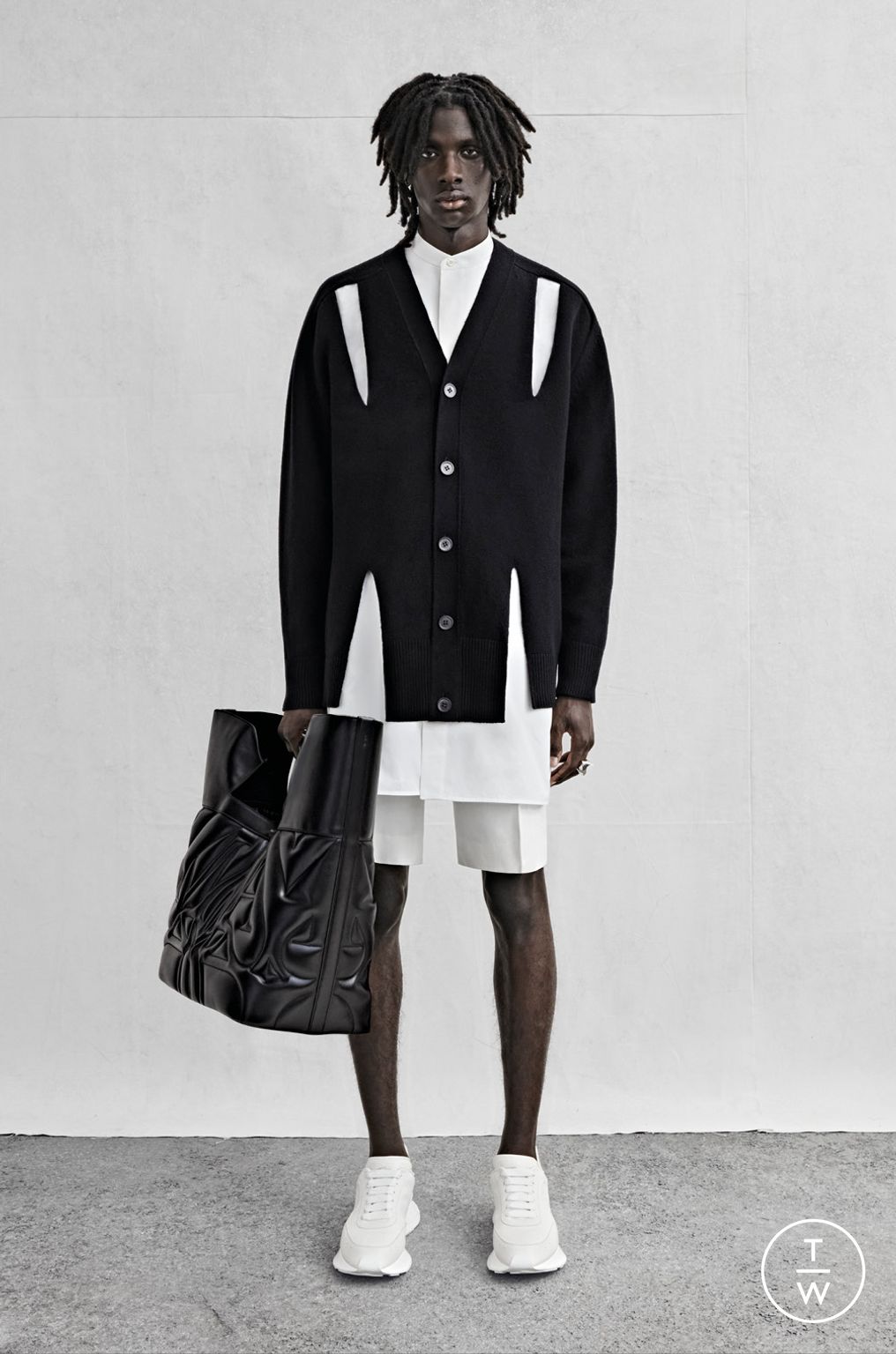 Fashion Week London Spring/Summer 2023 look 12 from the Alexander McQueen collection menswear