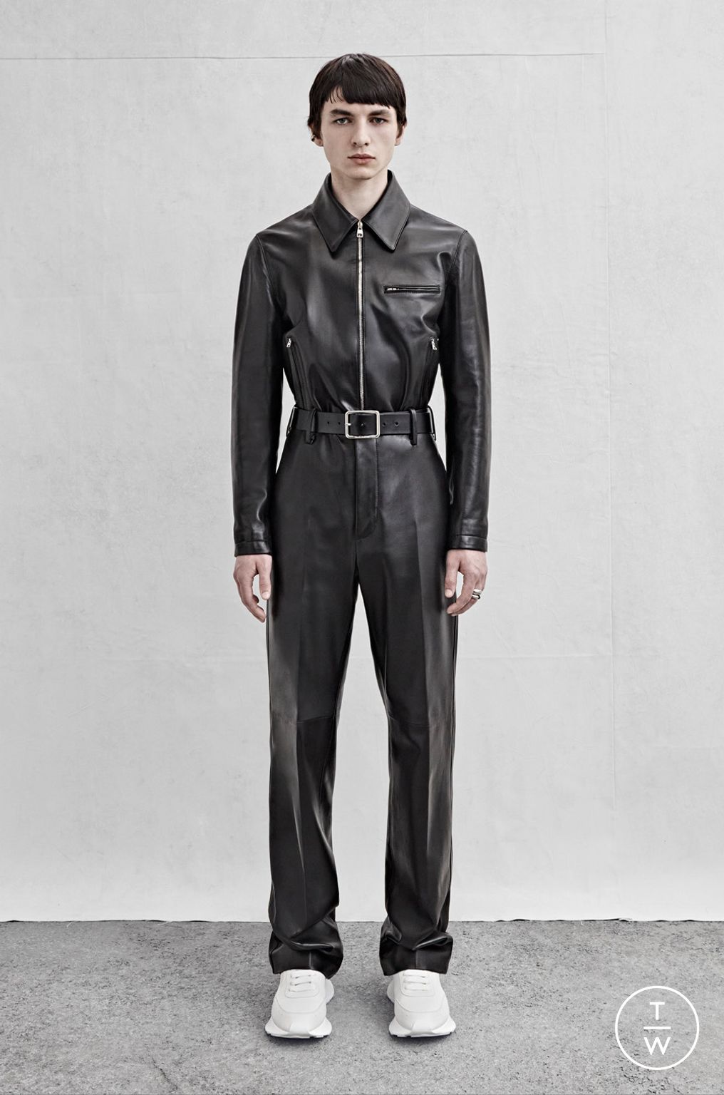 Fashion Week London Spring/Summer 2023 look 15 from the Alexander McQueen collection menswear