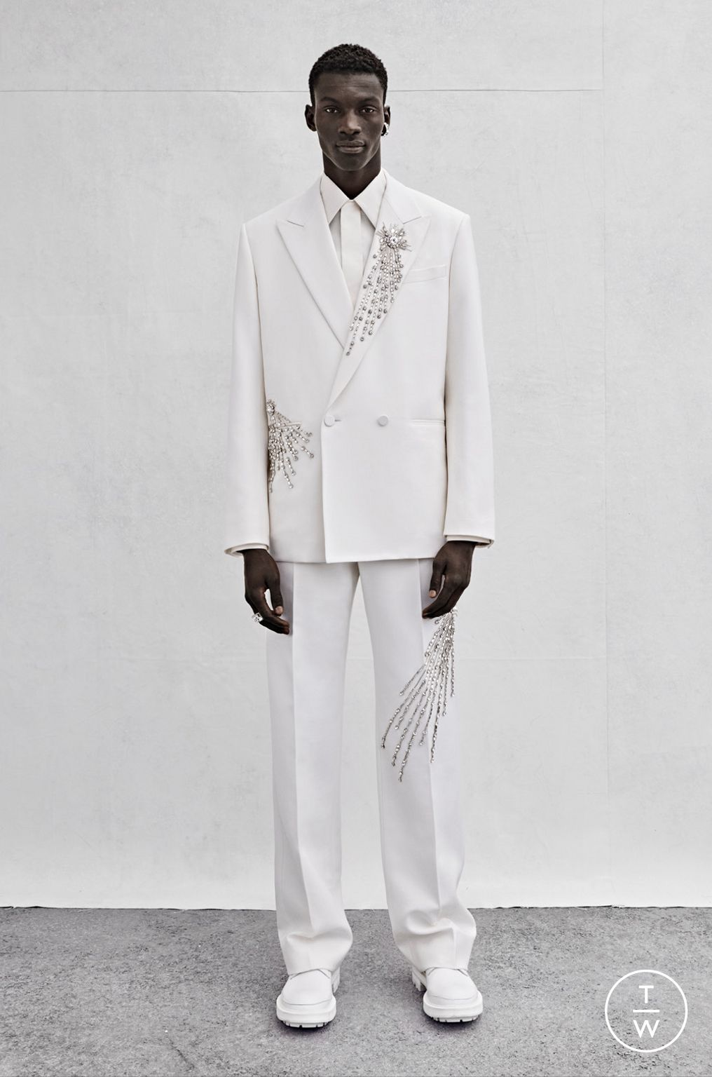 Fashion Week London Spring/Summer 2023 look 27 from the Alexander McQueen collection 男装