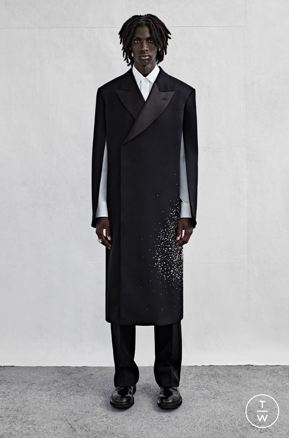 Fashion Week London Spring/Summer 2023 look 29 from the Alexander McQueen collection menswear