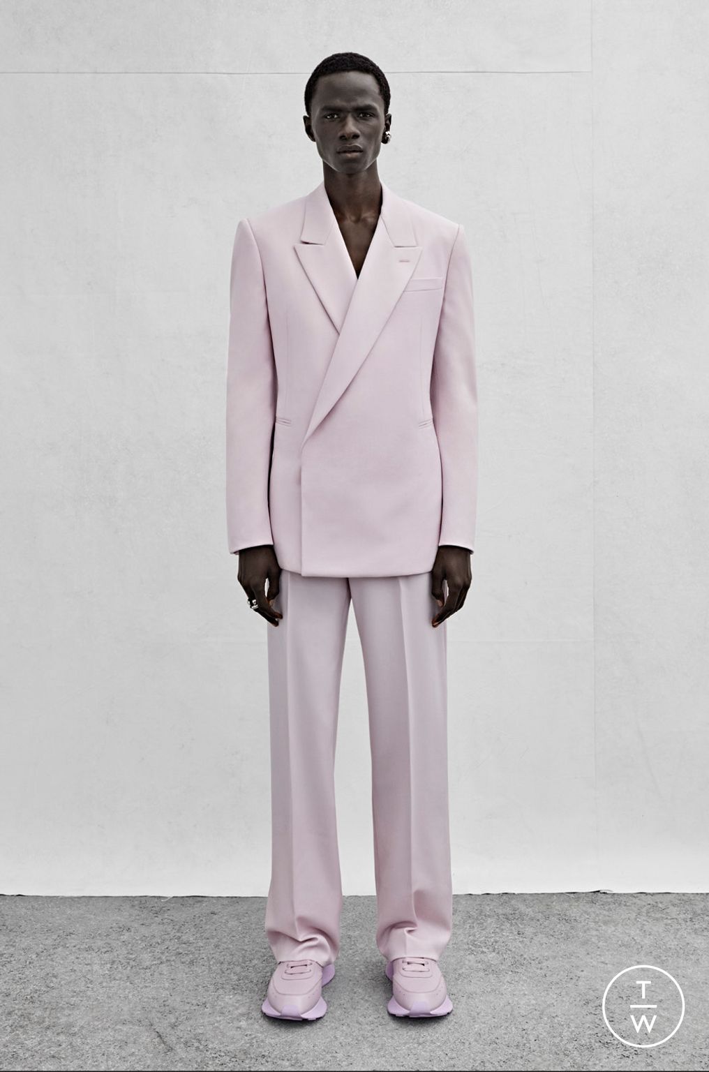 Fashion Week London Spring/Summer 2023 look 8 from the Alexander McQueen collection 男装
