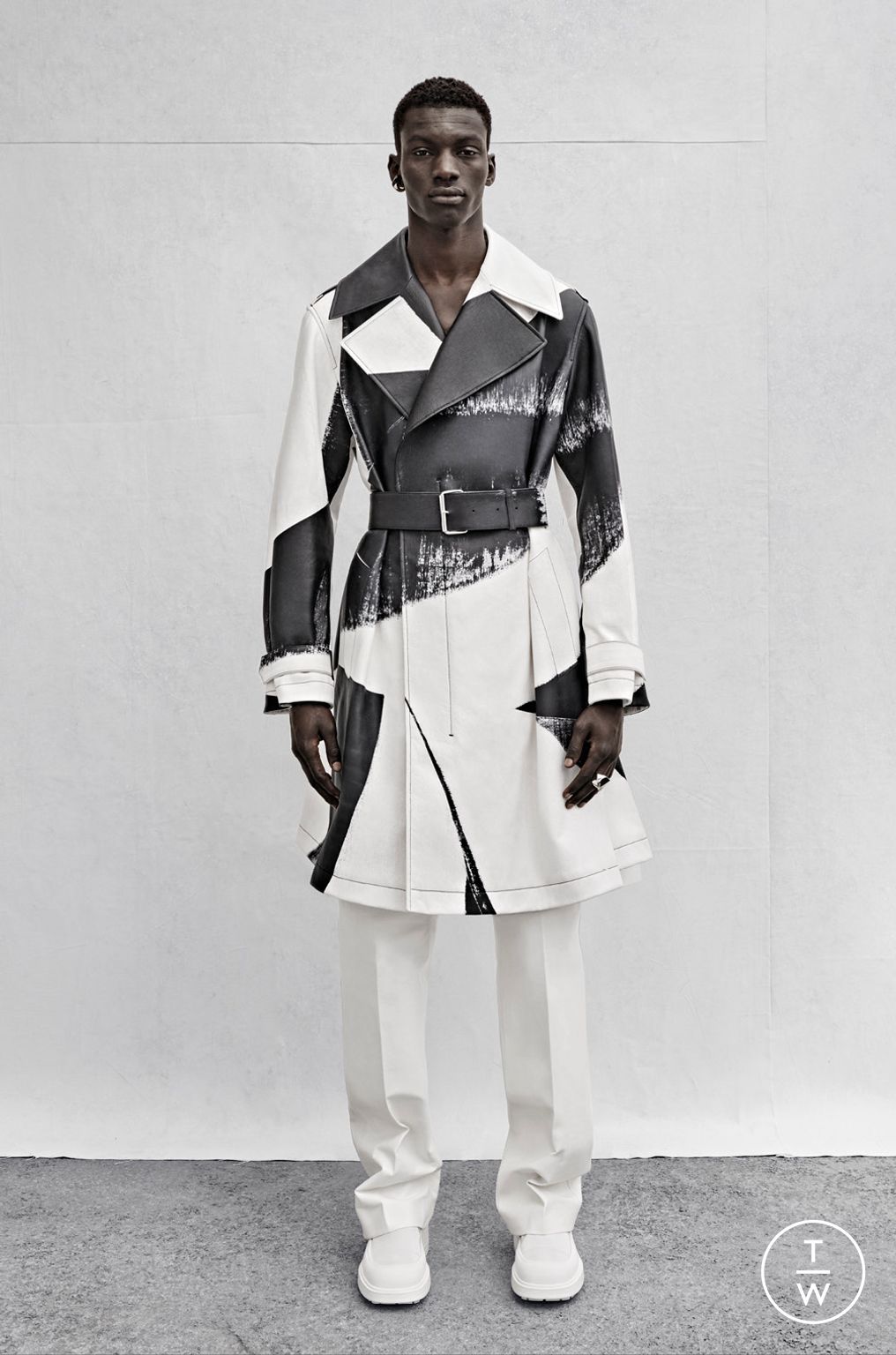 Fashion Week London Spring/Summer 2023 look 9 from the Alexander McQueen collection 男装