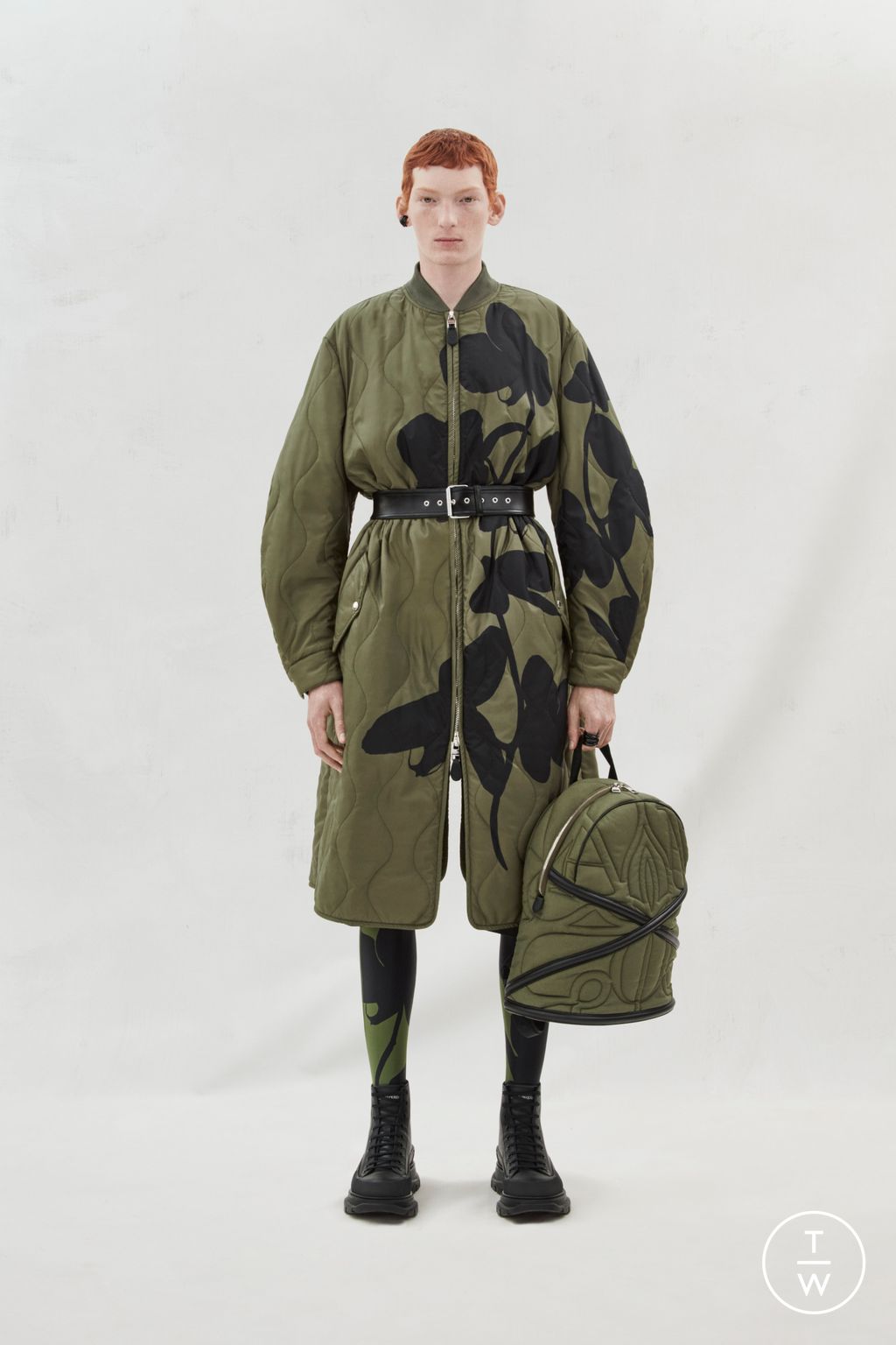 Fashion Week London Fall/Winter 2023 look 15 from the Alexander McQueen collection menswear