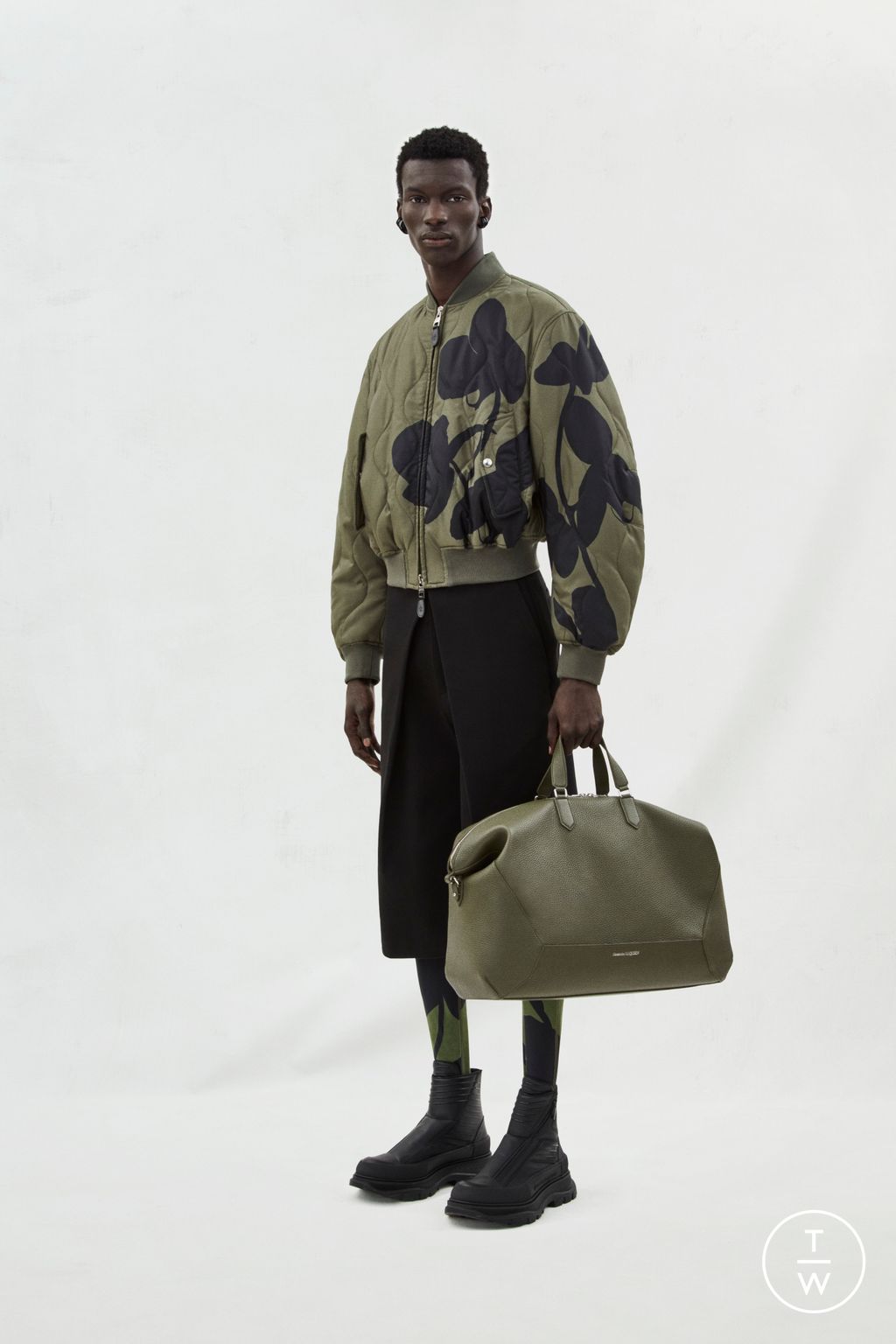 Fashion Week London Fall/Winter 2023 look 17 de la collection Alexander McQueen menswear