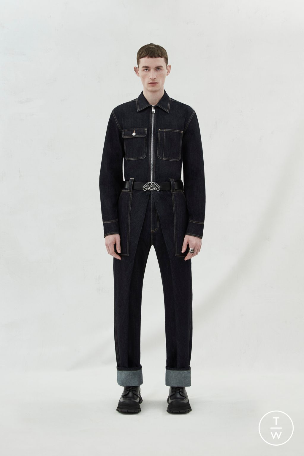 Fashion Week London Fall/Winter 2023 look 18 de la collection Alexander McQueen menswear