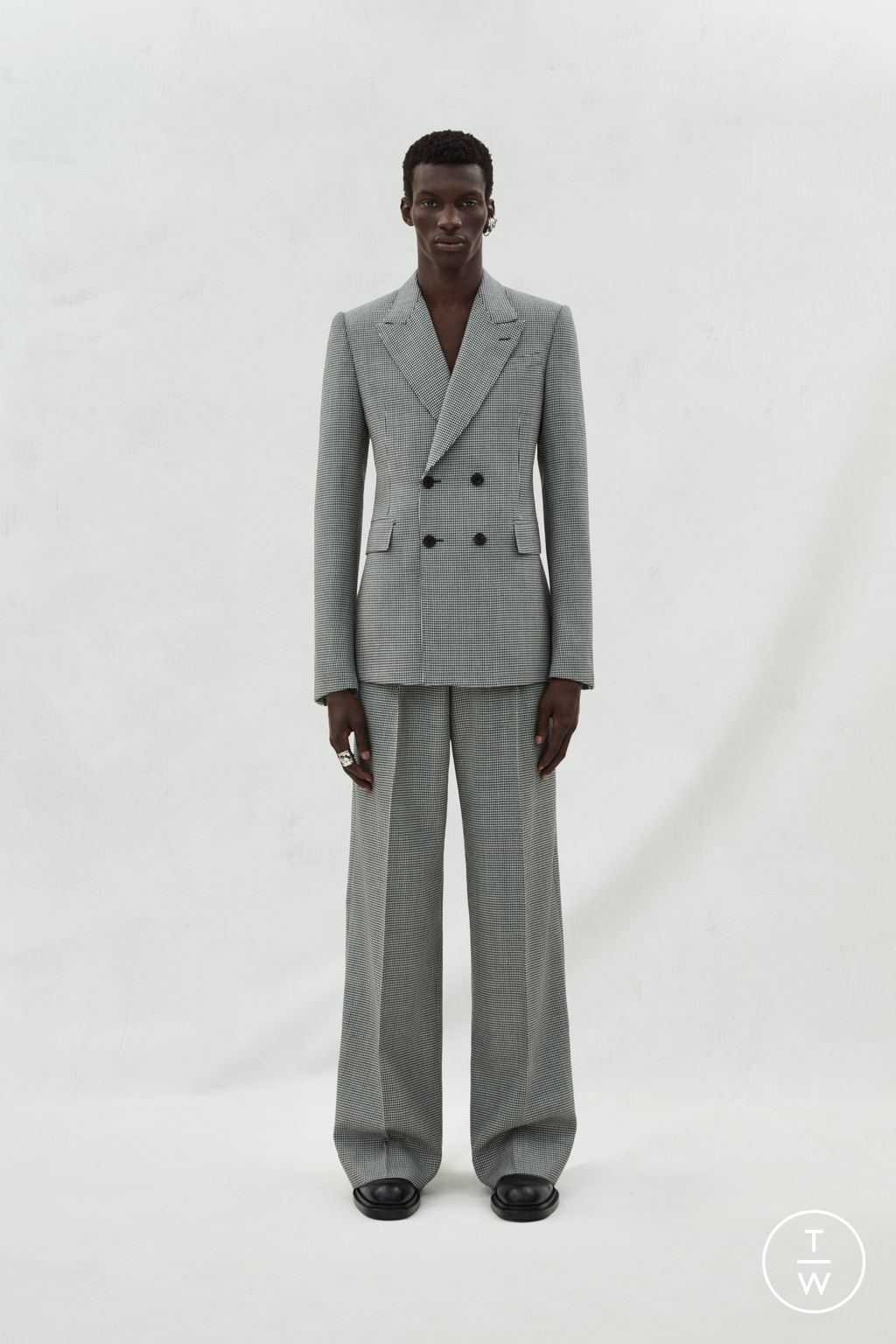 Fashion Week London Fall/Winter 2023 look 6 de la collection Alexander McQueen menswear