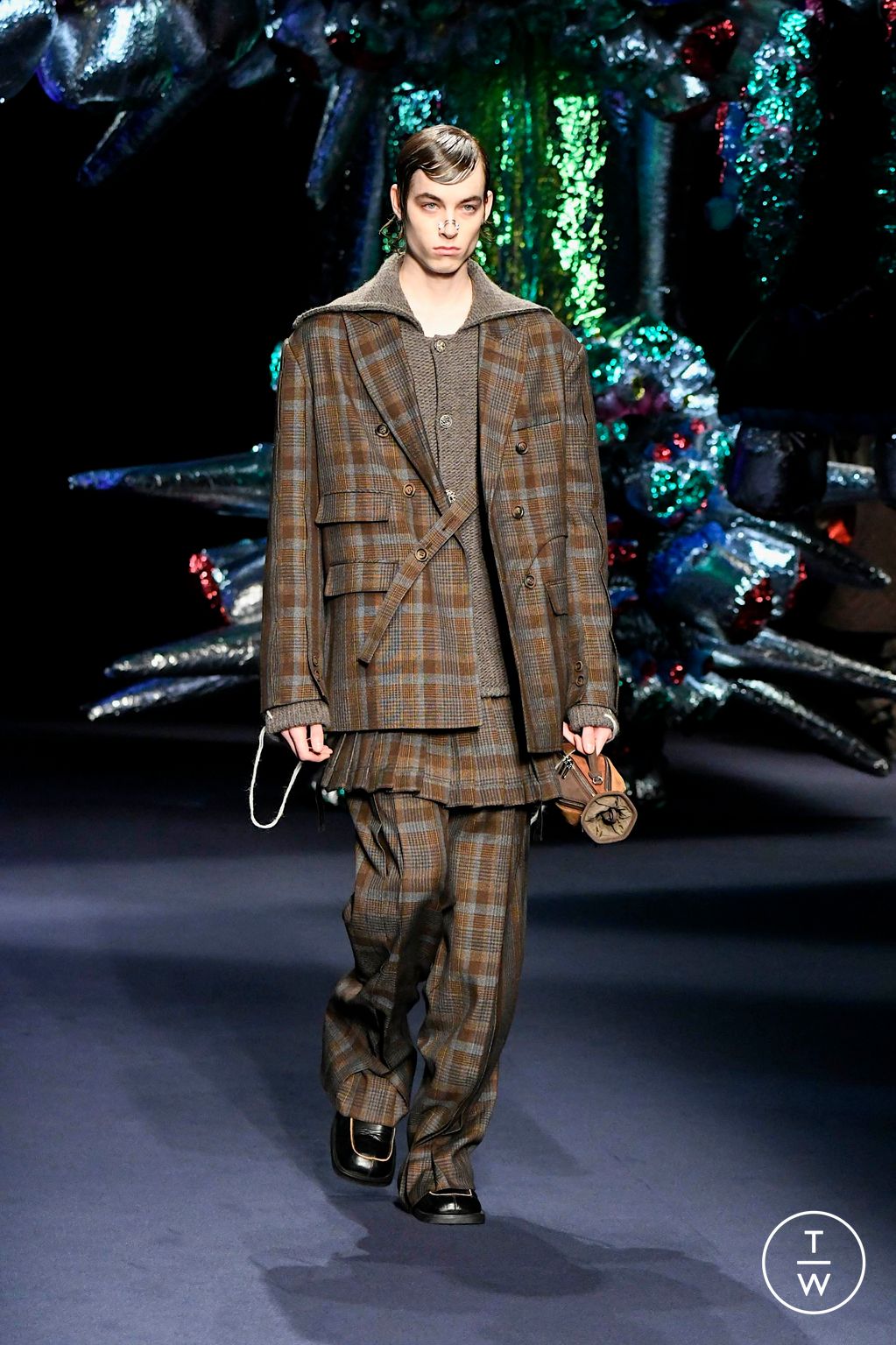 Fashion Week Milan Fall/Winter 2024 look 23 de la collection Andersson Bell menswear