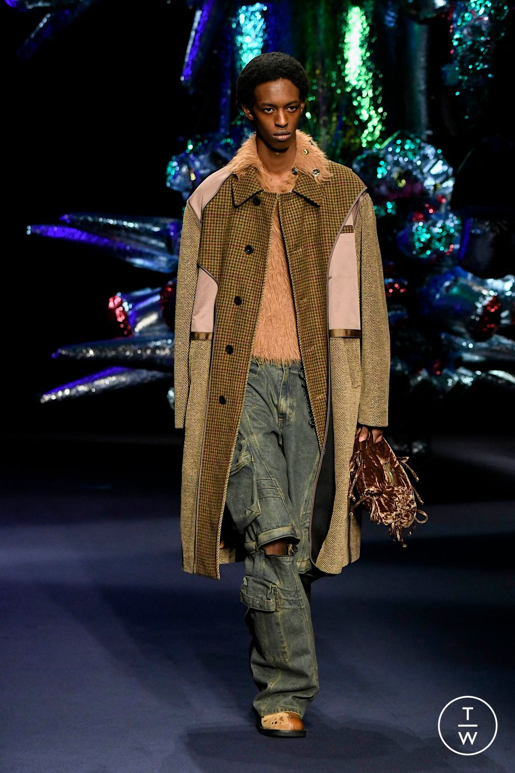 Fashion Week Milan Fall/Winter 2024 look 25 de la collection Andersson Bell menswear
