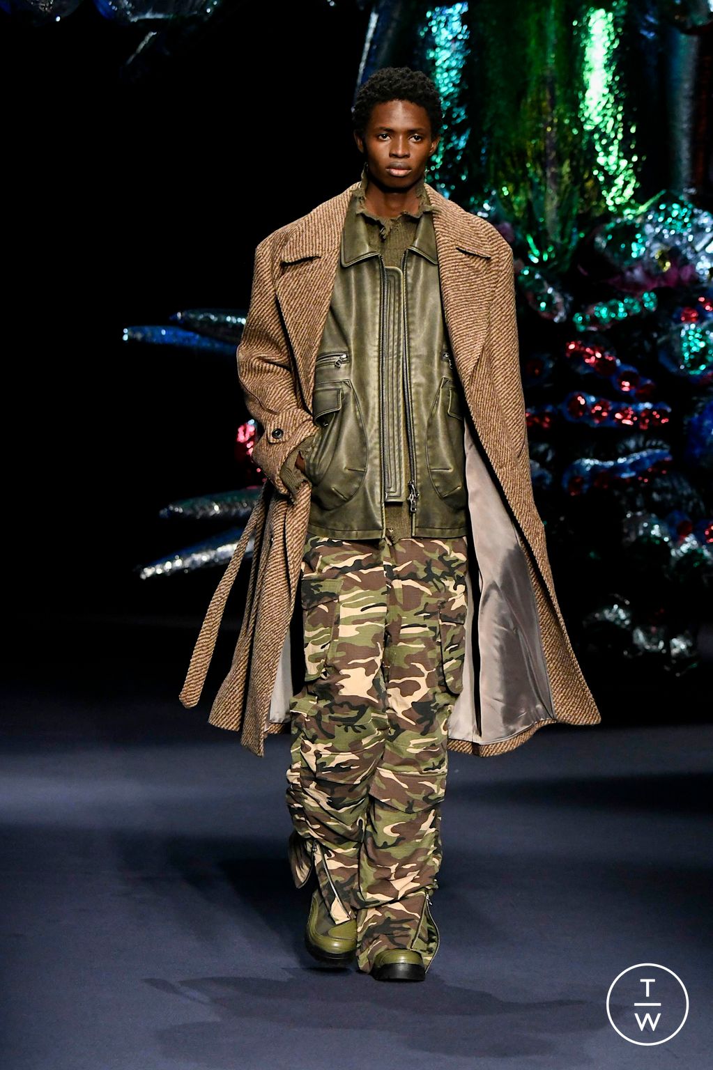 Fashion Week Milan Fall/Winter 2024 look 26 de la collection Andersson Bell menswear