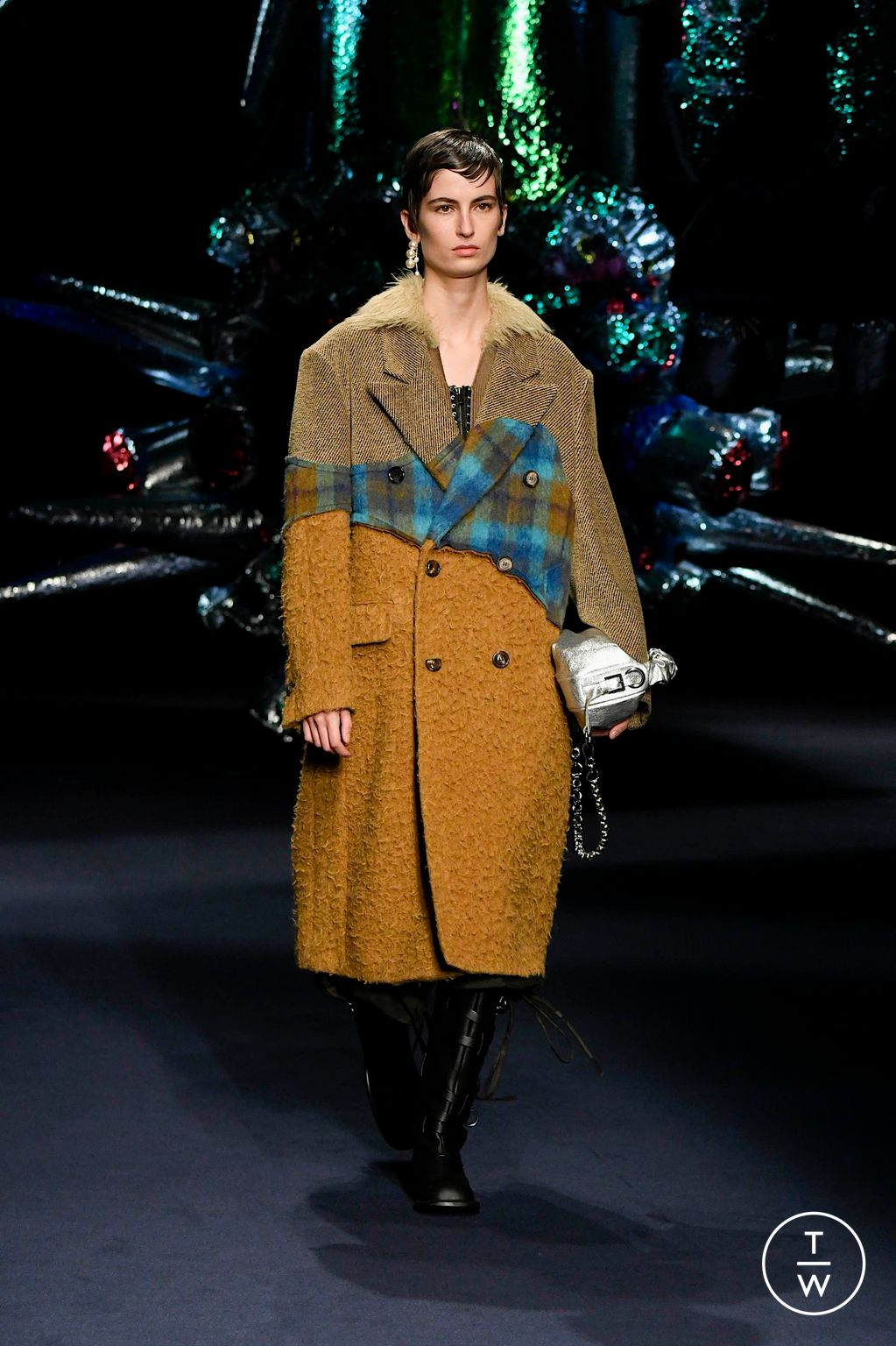 Fashion Week Milan Fall/Winter 2024 look 39 de la collection Andersson Bell menswear