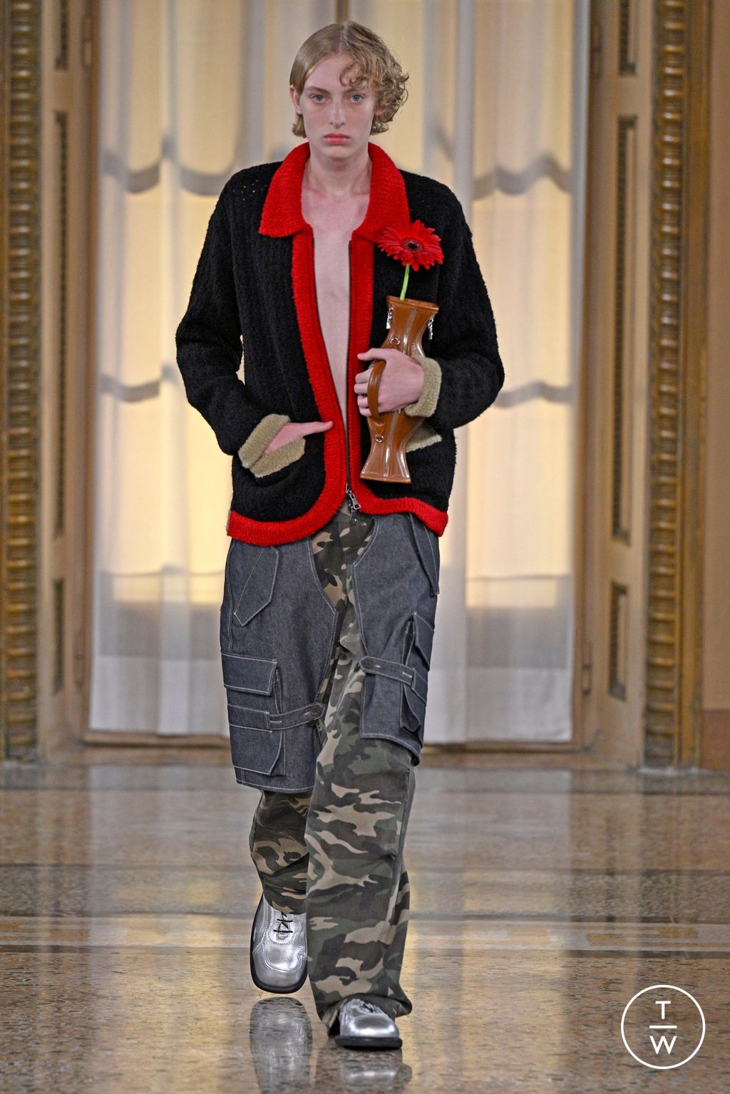 Fashion Week Milan Spring/Summer 2024 look 15 from the Andersson Bell collection 男装
