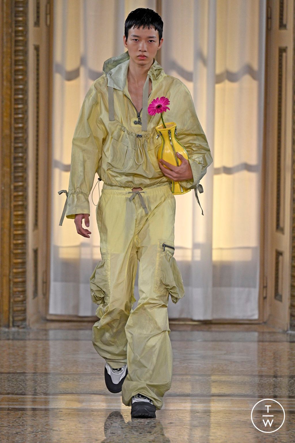 Fashion Week Milan Spring/Summer 2024 look 26 from the Andersson Bell collection menswear