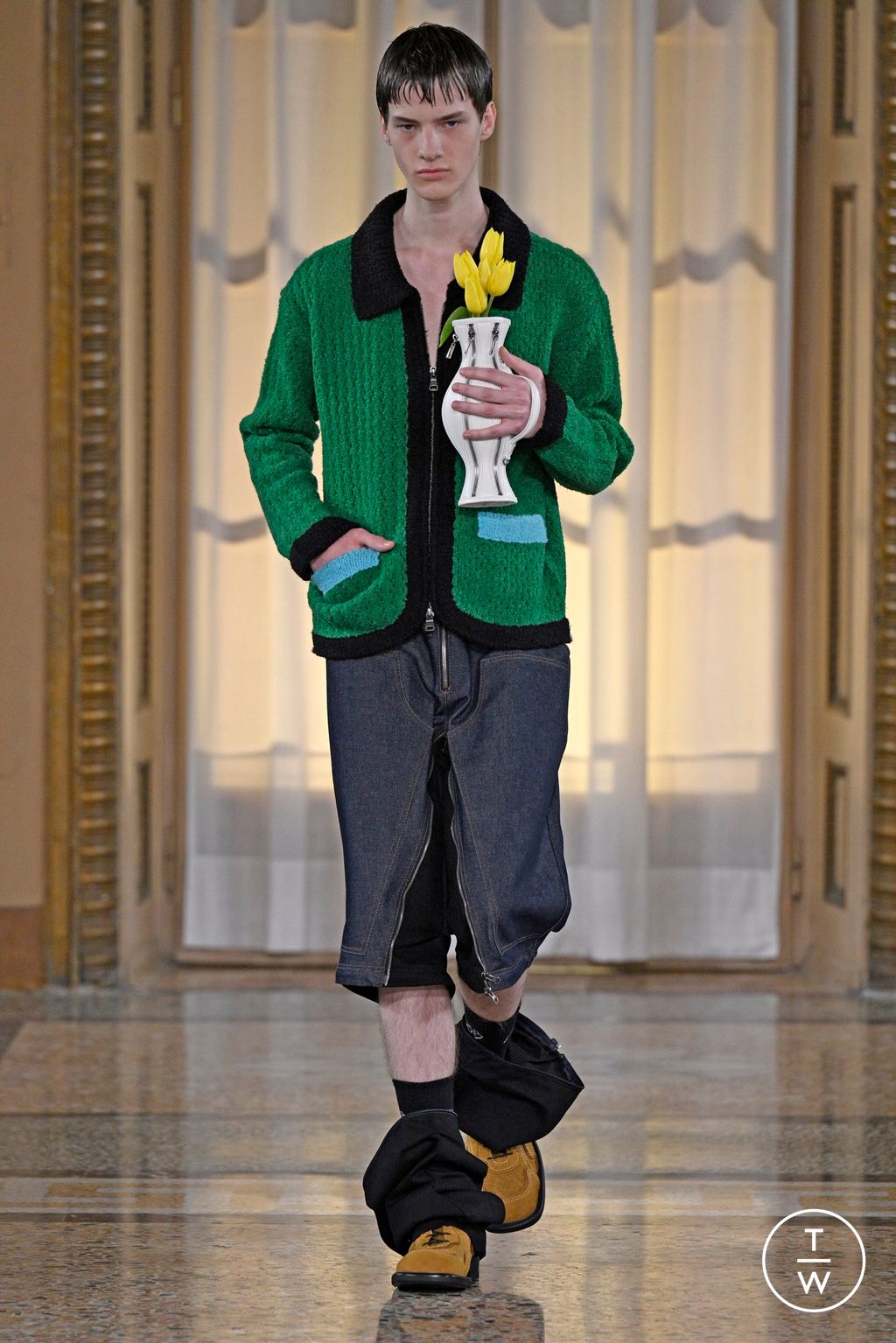 Fashion Week Milan Spring/Summer 2024 look 32 de la collection Andersson Bell menswear