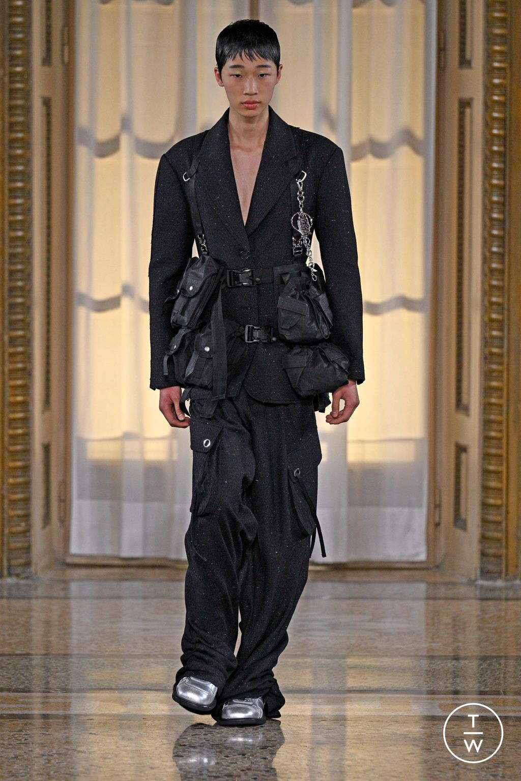 Fashion Week Milan Spring/Summer 2024 look 40 from the Andersson Bell collection 男装