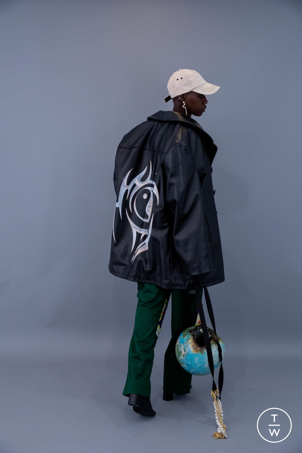 Fashion Week Paris Fall/Winter 2021 look 9 from the Andrea Crews collection 男装