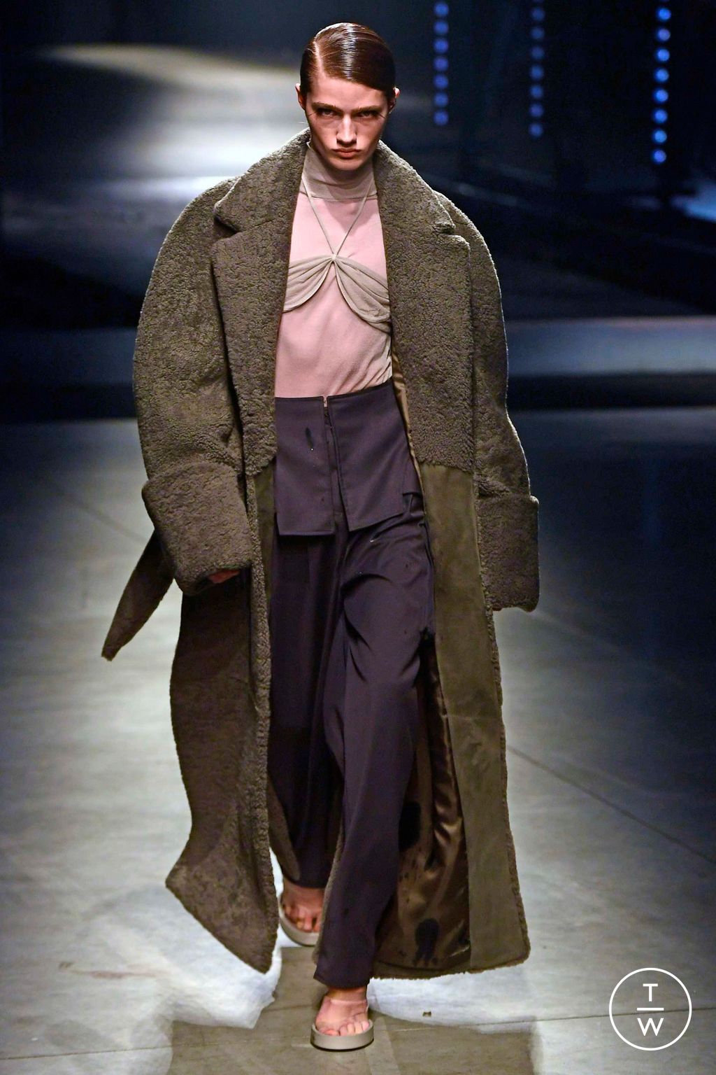 Fashion Week Milan Fall/Winter 2023 look 1 de la collection Andreadamo womenswear