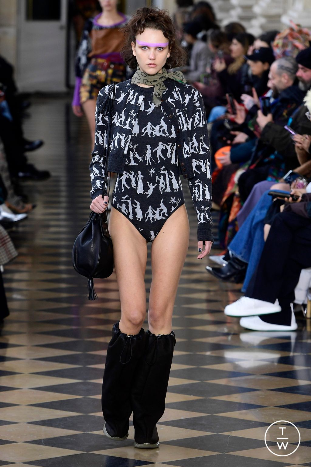 Fashion Week Paris Fall/Winter 2023 look 4 from the Andreas Kronthaler for Vivienne Westwood collection 女装