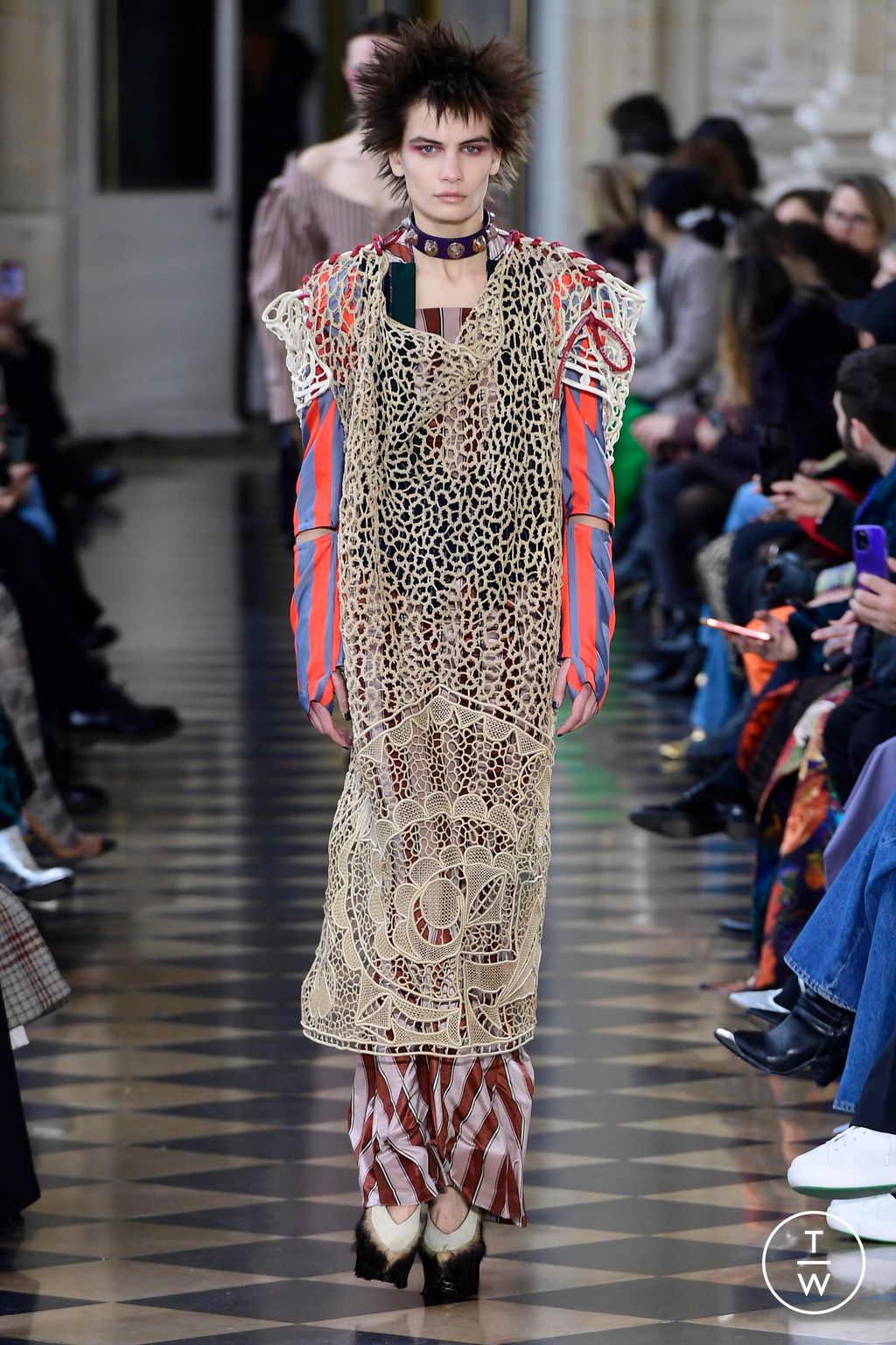 Fashion Week Paris Fall/Winter 2023 look 16 from the Andreas Kronthaler for Vivienne Westwood collection womenswear