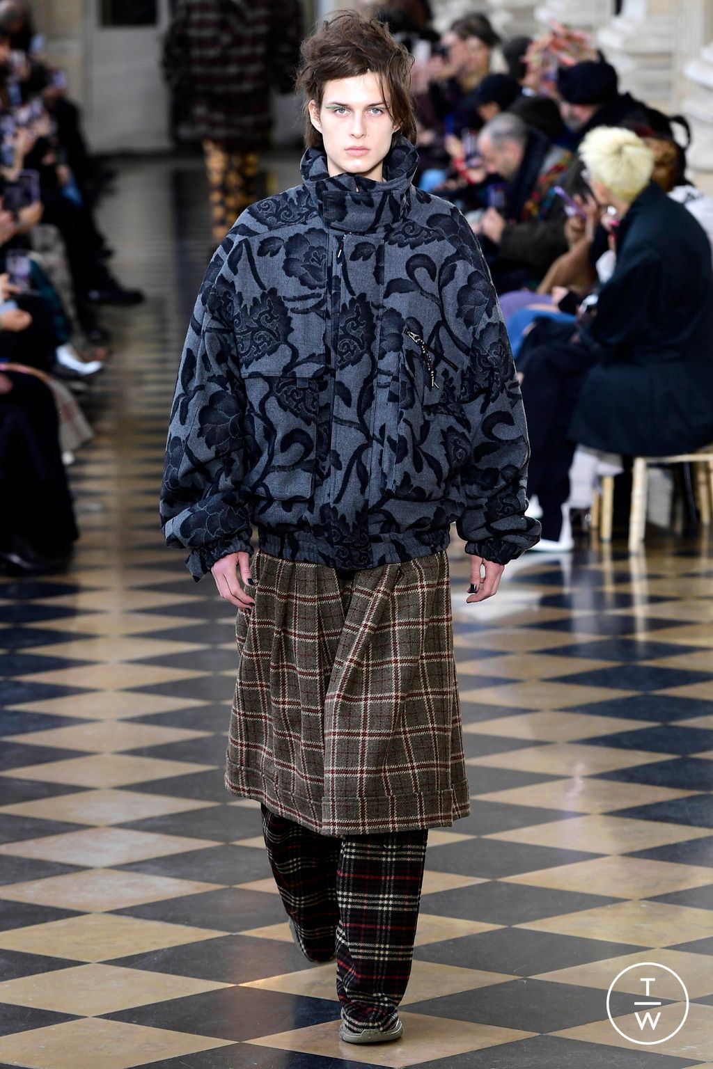 Fashion Week Paris Fall/Winter 2023 look 19 de la collection Andreas Kronthaler for Vivienne Westwood womenswear