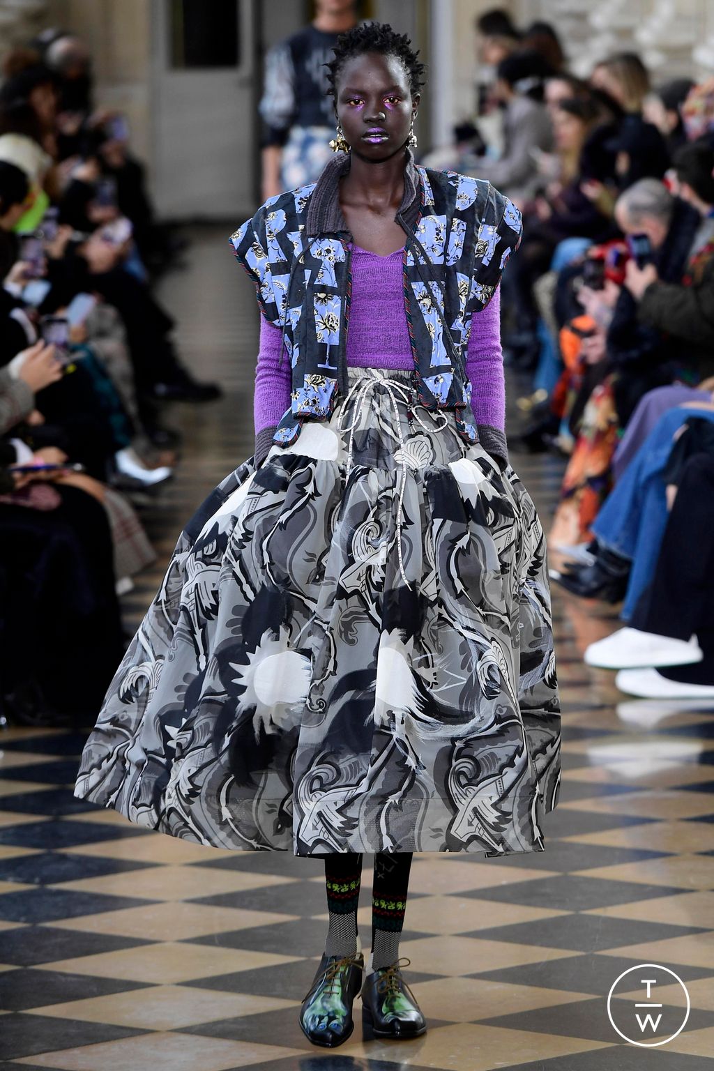 Fashion Week Paris Fall/Winter 2023 look 21 de la collection Andreas Kronthaler for Vivienne Westwood womenswear
