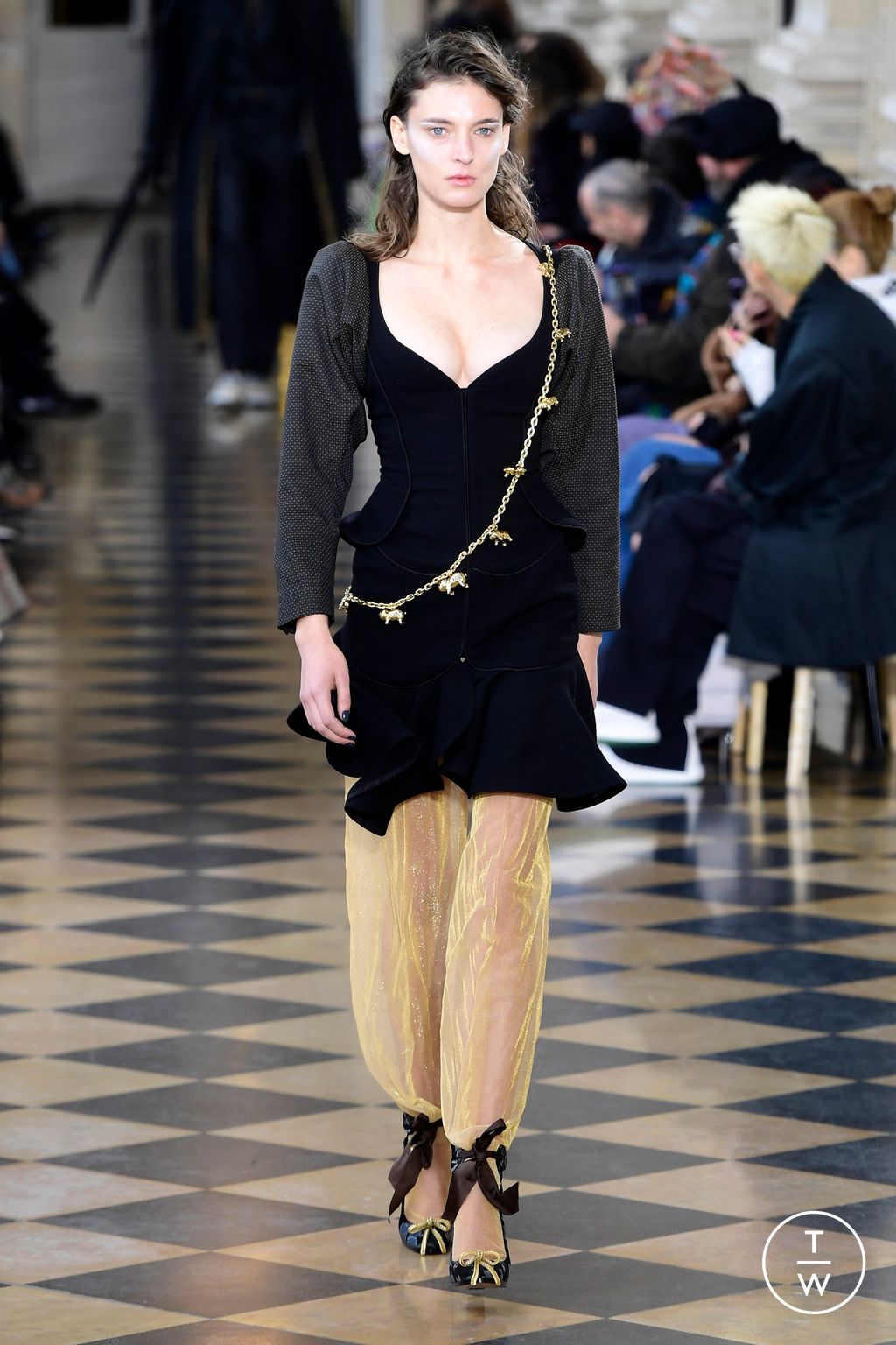 Fashion Week Paris Fall/Winter 2023 look 37 de la collection Andreas Kronthaler for Vivienne Westwood womenswear