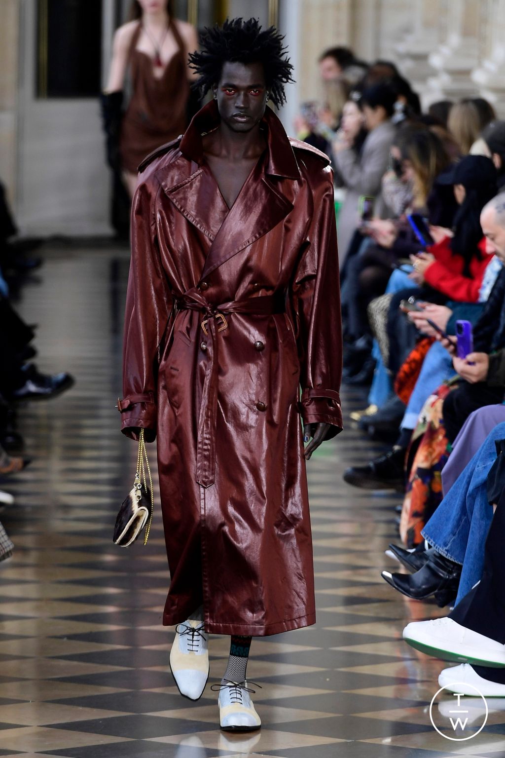 Fashion Week Paris Fall/Winter 2023 look 49 de la collection Andreas Kronthaler for Vivienne Westwood womenswear