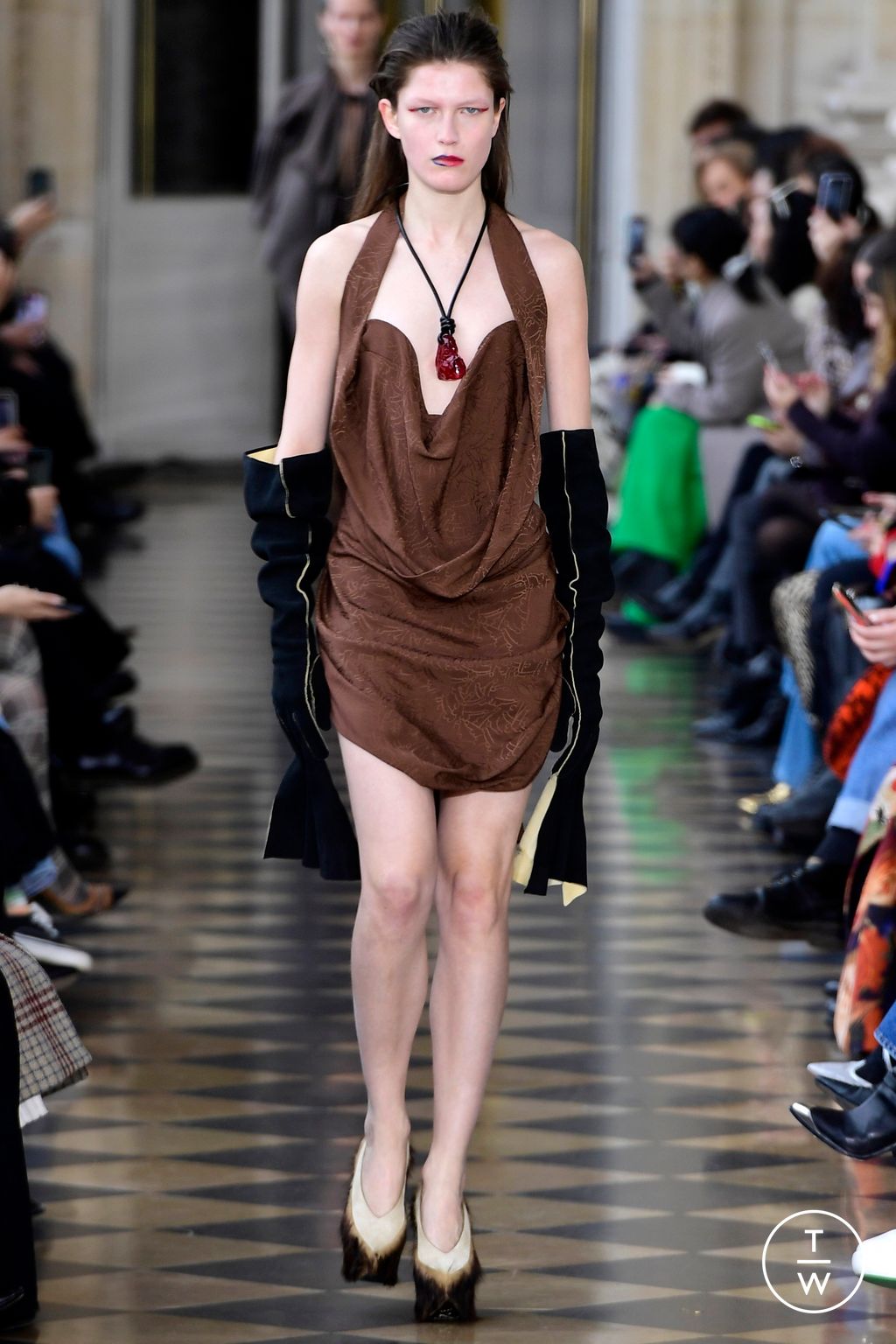 Fashion Week Paris Fall/Winter 2023 look 50 from the Andreas Kronthaler for Vivienne Westwood collection womenswear