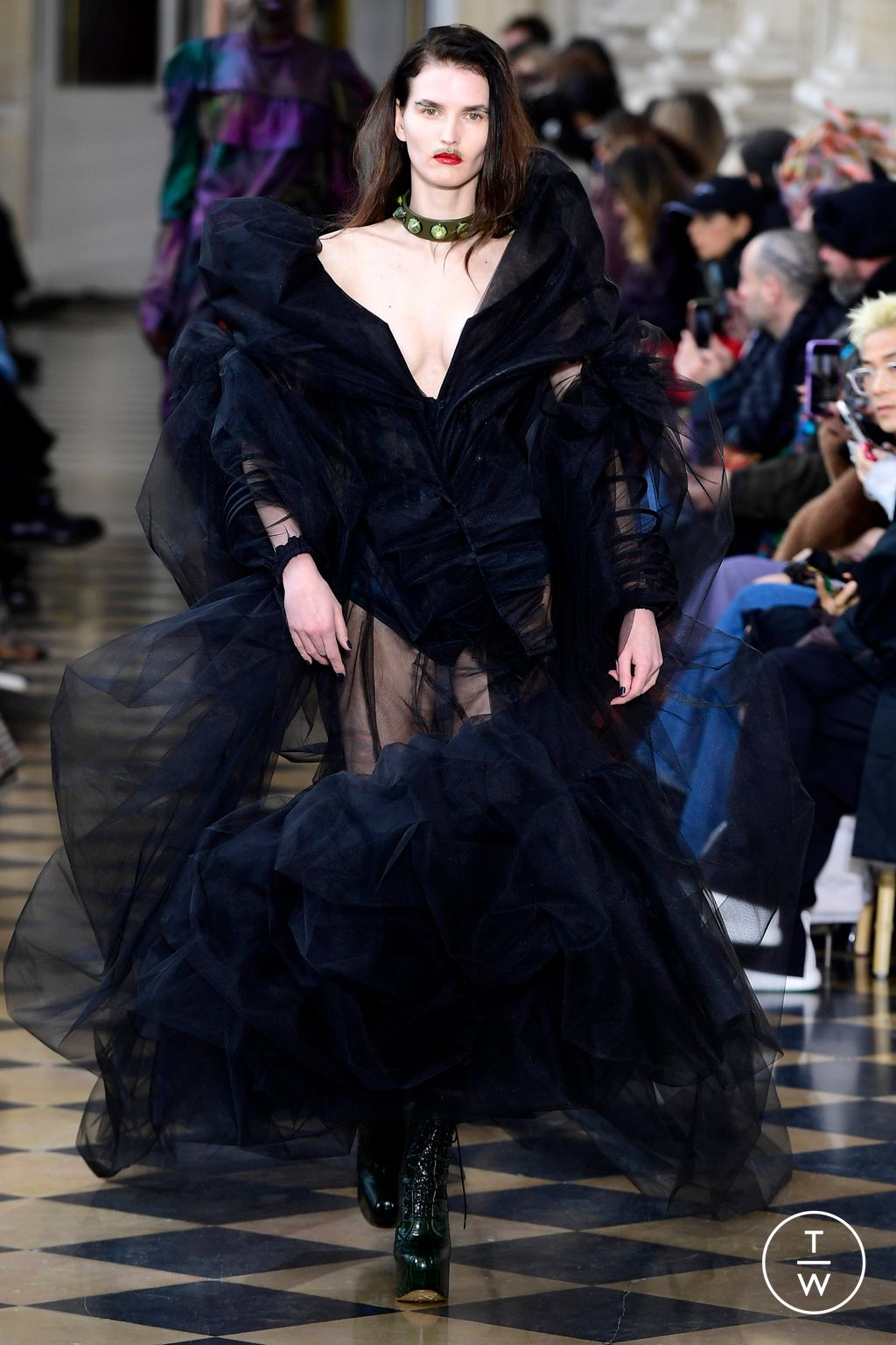 Fashion Week Paris Fall/Winter 2023 look 60 from the Andreas Kronthaler for Vivienne Westwood collection womenswear