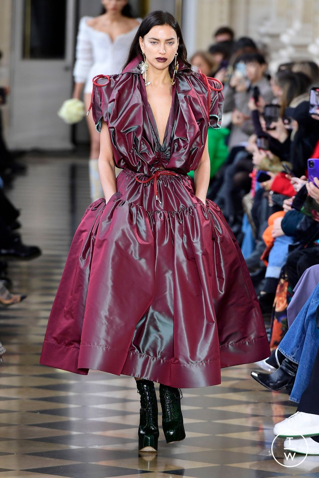 Fashion Week Paris Fall/Winter 2023 look 67 from the Andreas Kronthaler for Vivienne Westwood collection womenswear