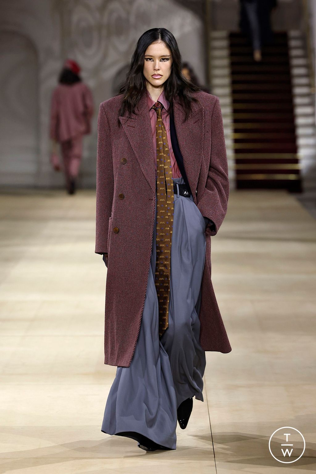 Fashion Week Paris Fall/Winter 2025 look 6 from the Andreas Kronthaler for Vivienne Westwood collection womenswear