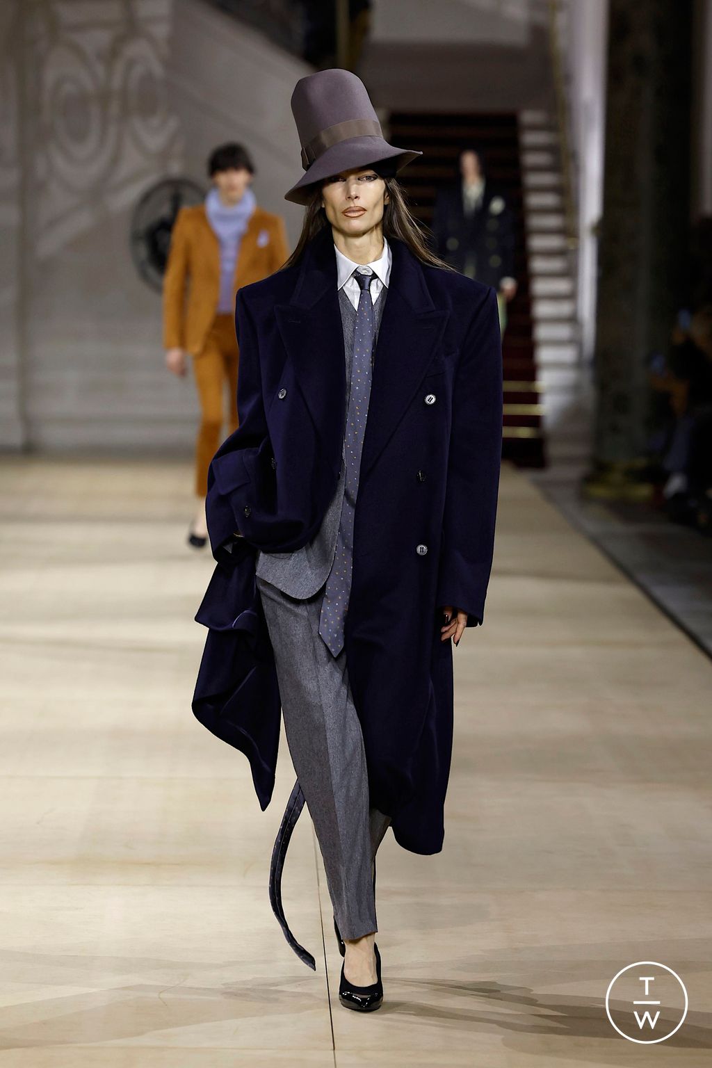 Fashion Week Paris Fall/Winter 2025 look 9 from the Andreas Kronthaler for Vivienne Westwood collection womenswear