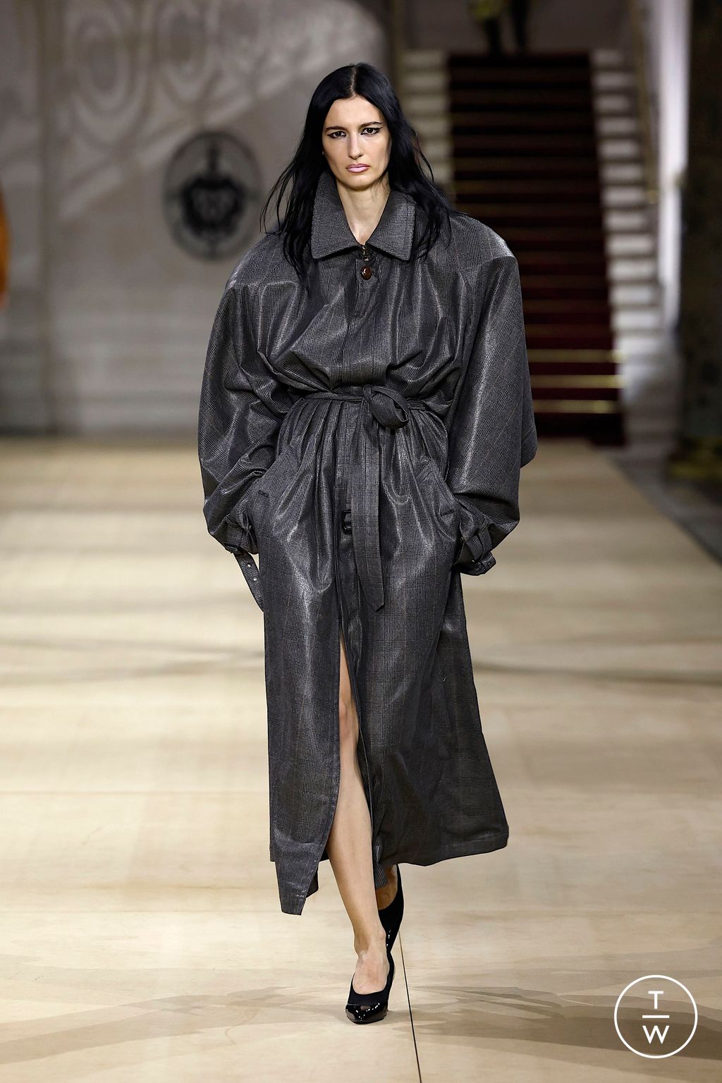 Fashion Week Paris Fall/Winter 2025 look 13 from the Andreas Kronthaler for Vivienne Westwood collection womenswear