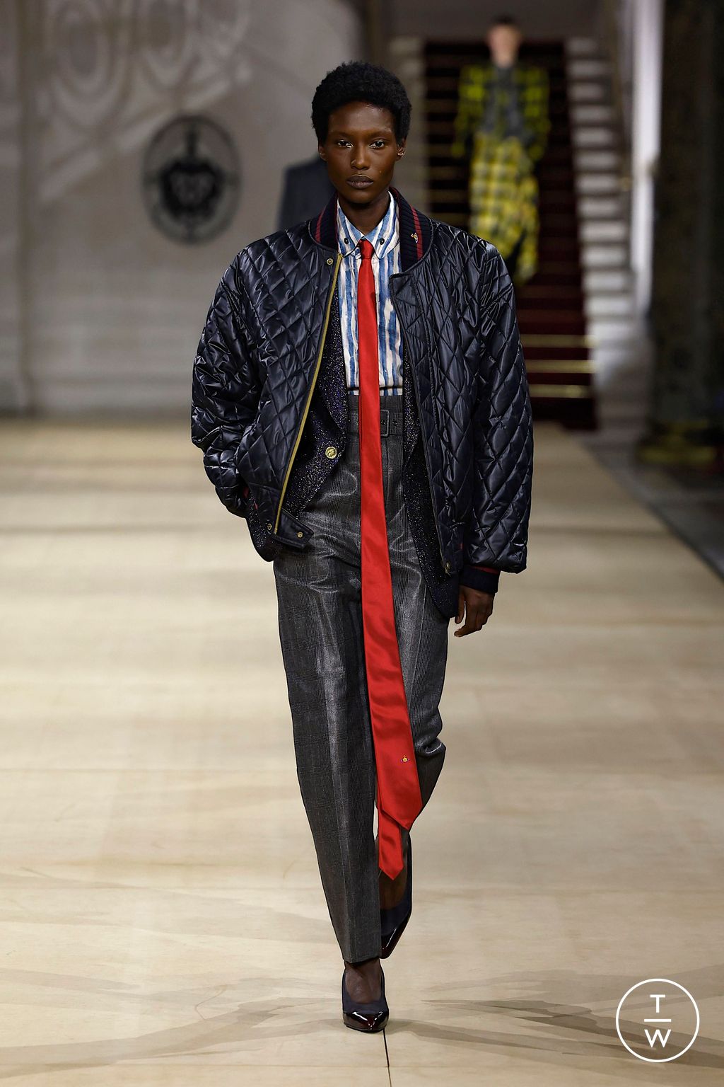 Fashion Week Paris Fall/Winter 2025 look 14 from the Andreas Kronthaler for Vivienne Westwood collection womenswear