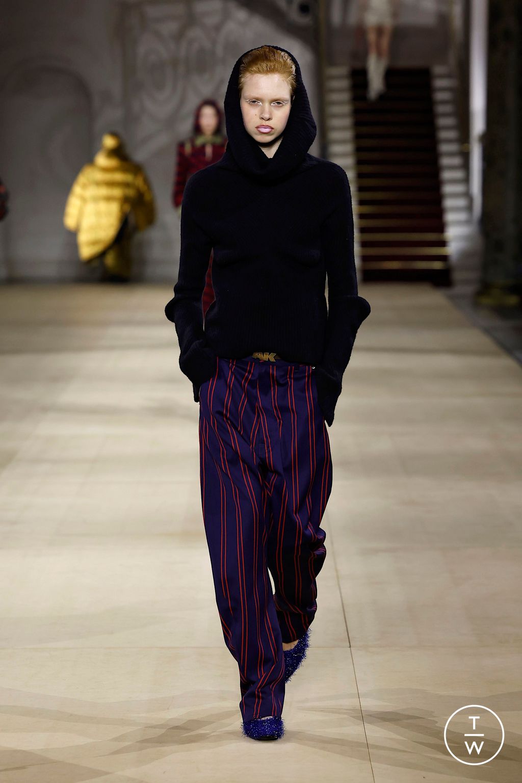 Fashion Week Paris Fall/Winter 2025 look 24 from the Andreas Kronthaler for Vivienne Westwood collection womenswear