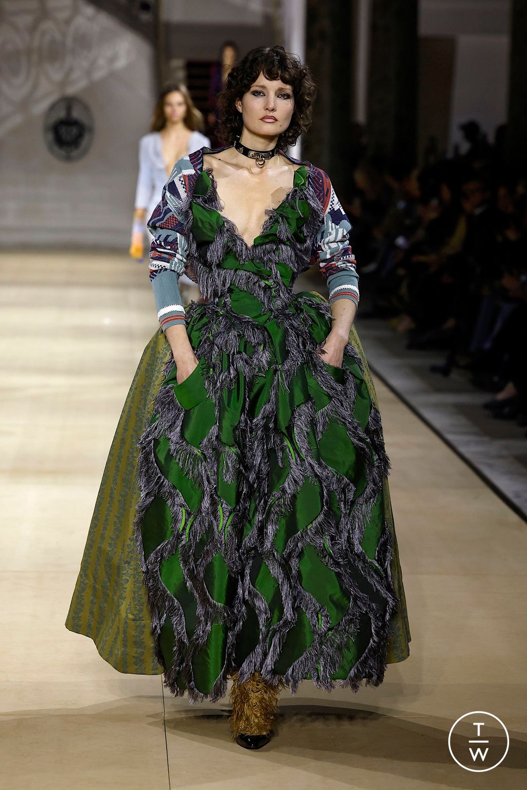 Fashion Week Paris Fall/Winter 2025 look 35 from the Andreas Kronthaler for Vivienne Westwood collection womenswear