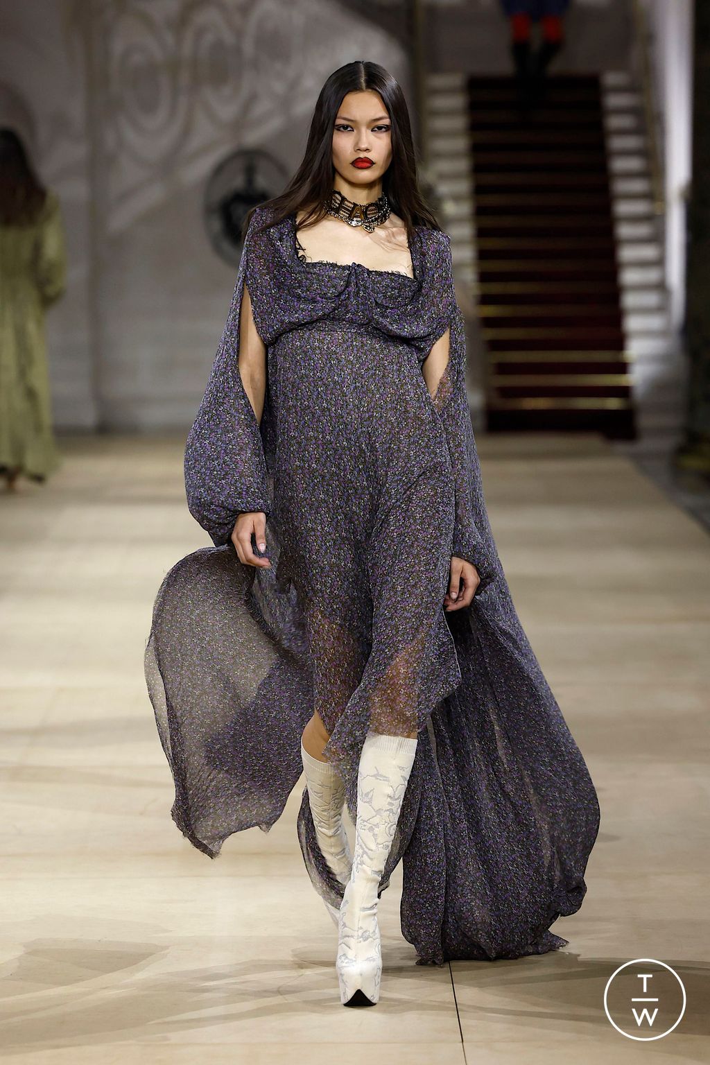 Fashion Week Paris Fall/Winter 2025 look 43 from the Andreas Kronthaler for Vivienne Westwood collection womenswear