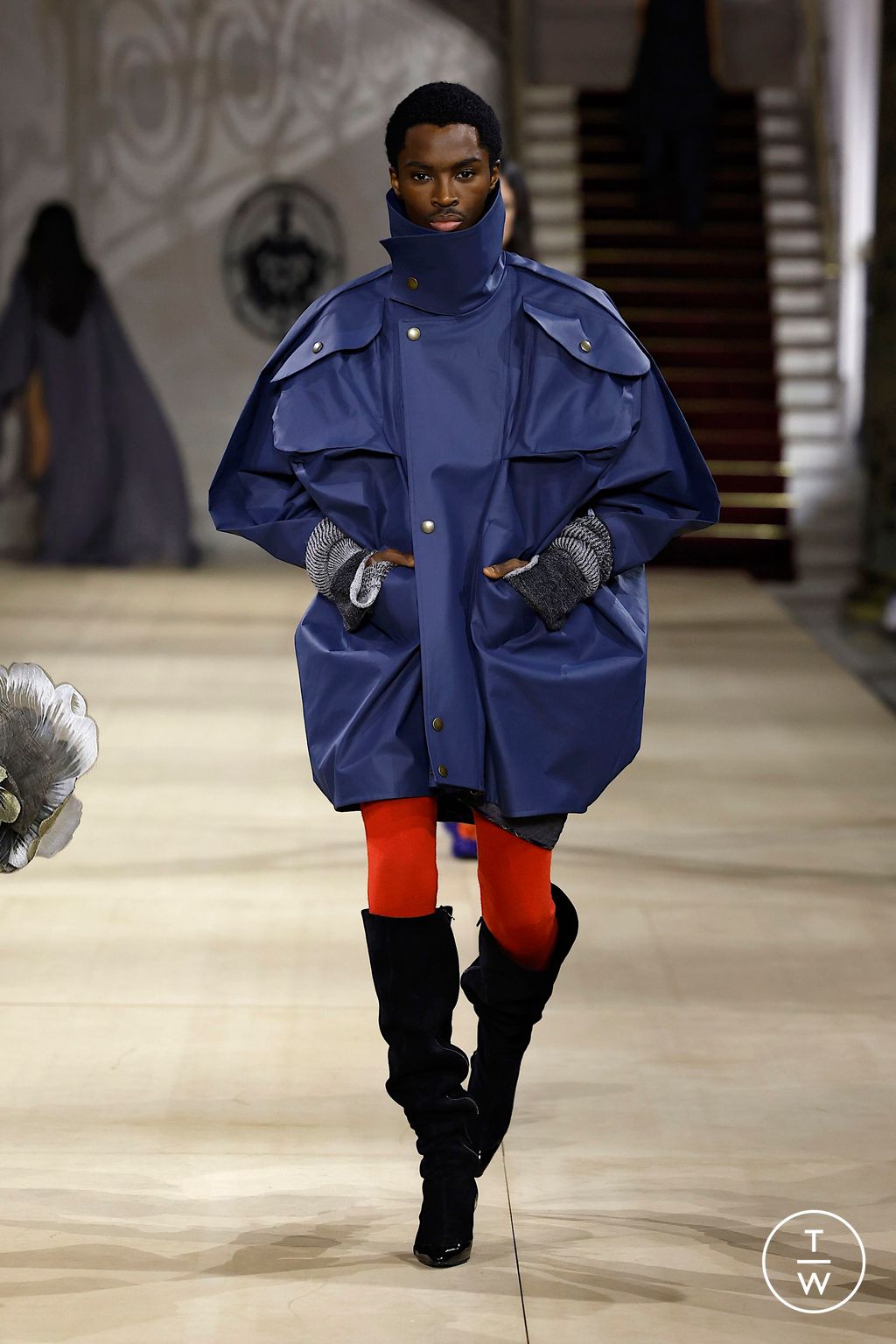 Fashion Week Paris Fall/Winter 2025 look 45 from the Andreas Kronthaler for Vivienne Westwood collection womenswear