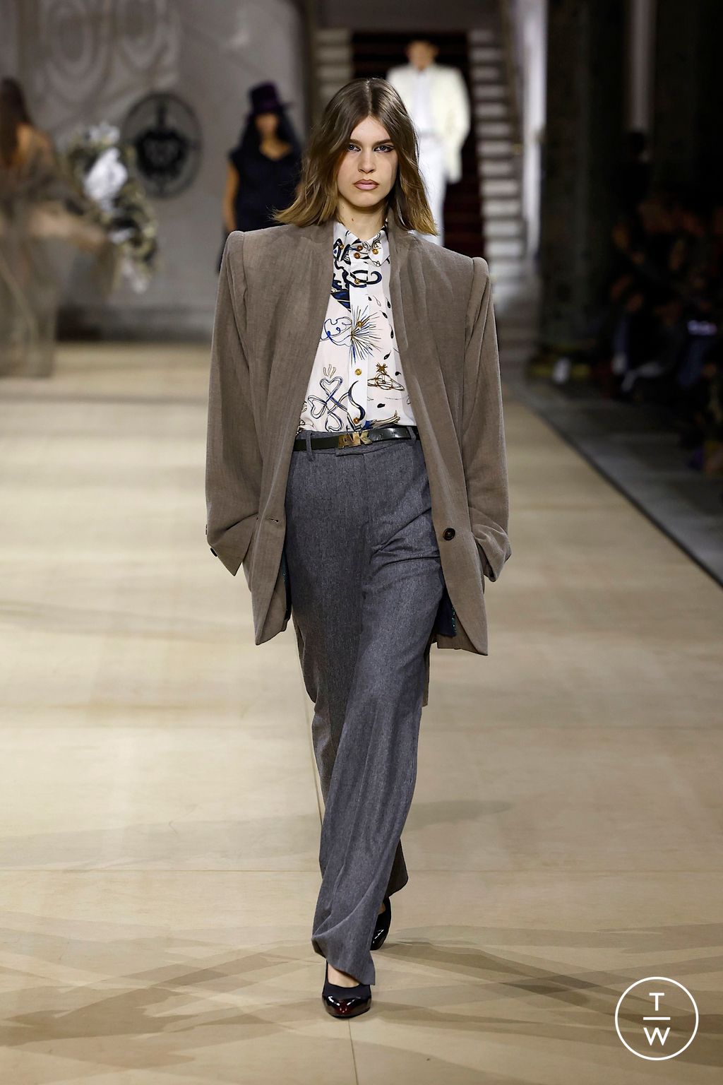 Fashion Week Paris Fall/Winter 2025 look 47 from the Andreas Kronthaler for Vivienne Westwood collection womenswear