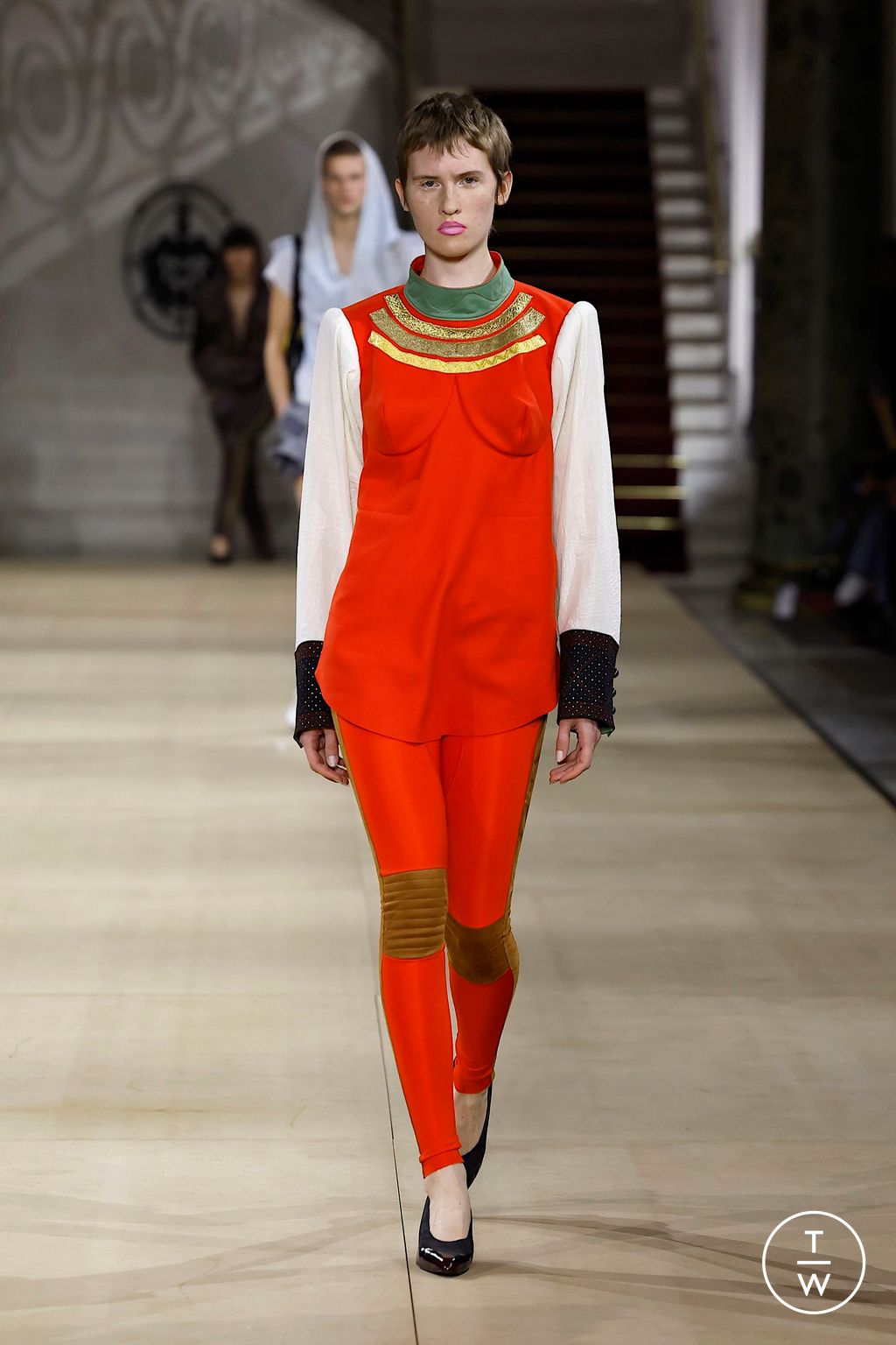 Fashion Week Paris Fall/Winter 2025 look 51 from the Andreas Kronthaler for Vivienne Westwood collection womenswear