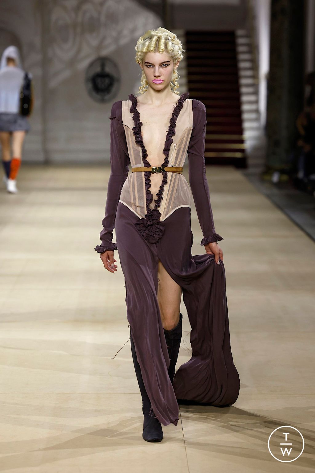 Fashion Week Paris Fall/Winter 2025 look 54 from the Andreas Kronthaler for Vivienne Westwood collection womenswear