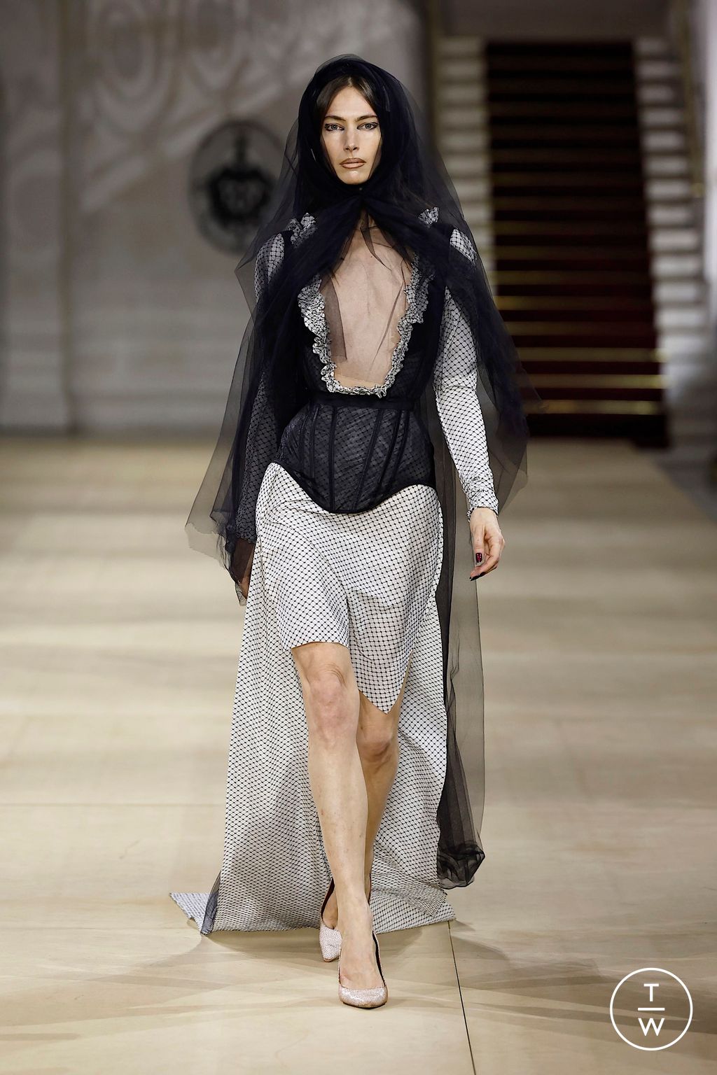 Fashion Week Paris Fall/Winter 2025 look 56 from the Andreas Kronthaler for Vivienne Westwood collection womenswear