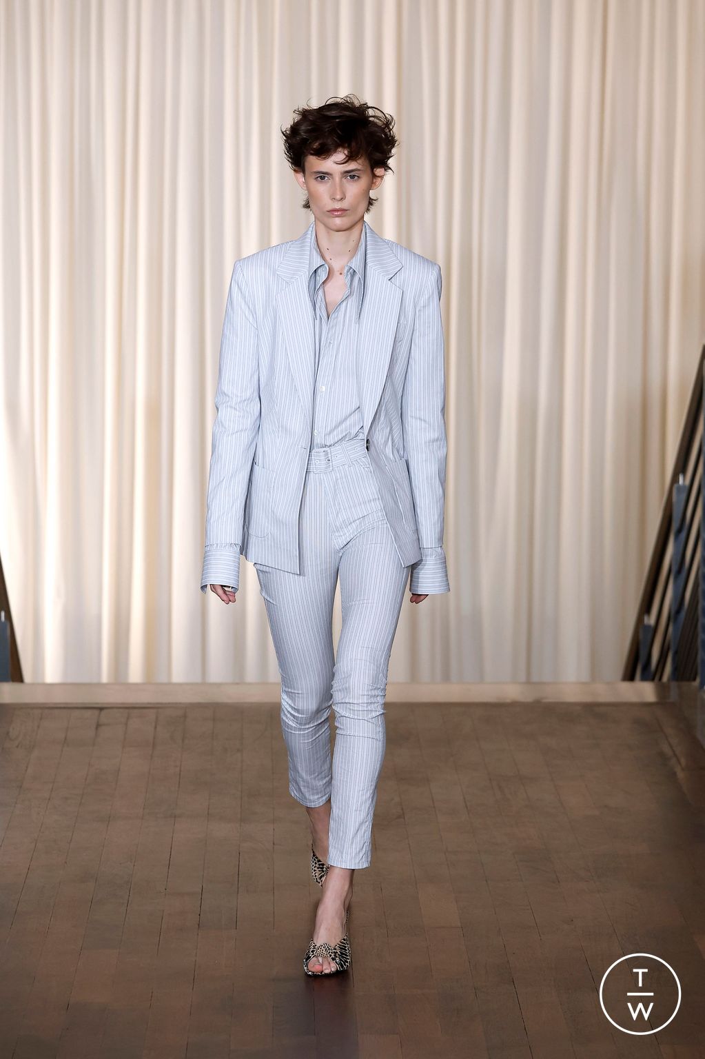 Fashion Week Paris Spring/Summer 2025 look 6 from the Andreas Kronthaler for Vivienne Westwood collection womenswear