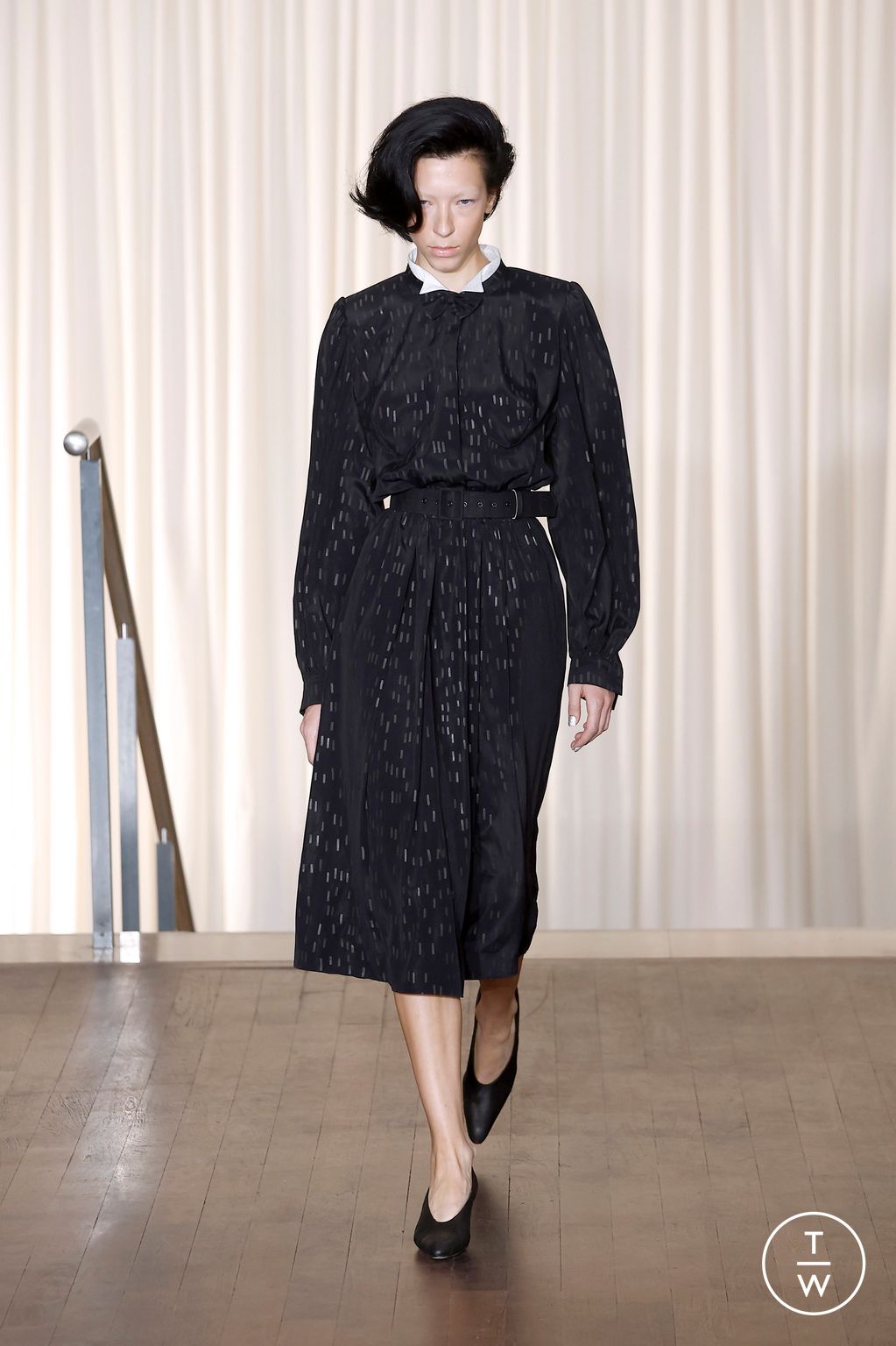 Fashion Week Paris Spring/Summer 2025 look 8 from the Andreas Kronthaler for Vivienne Westwood collection womenswear