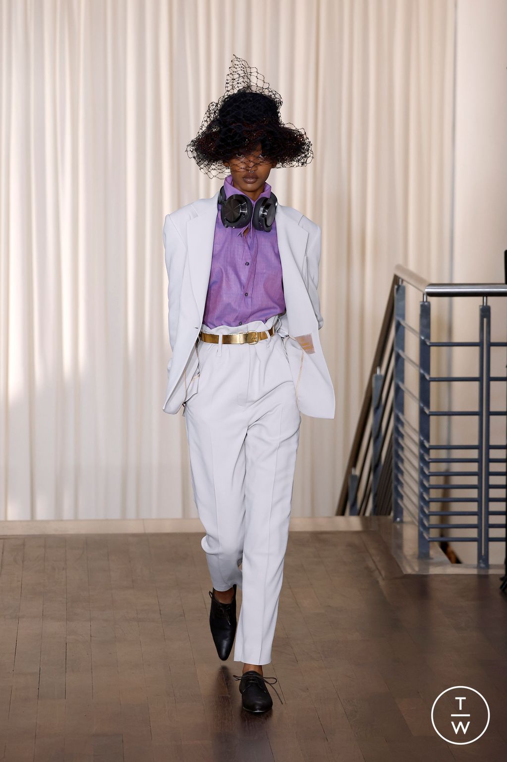 Fashion Week Paris Spring/Summer 2025 look 26 from the Andreas Kronthaler for Vivienne Westwood collection womenswear